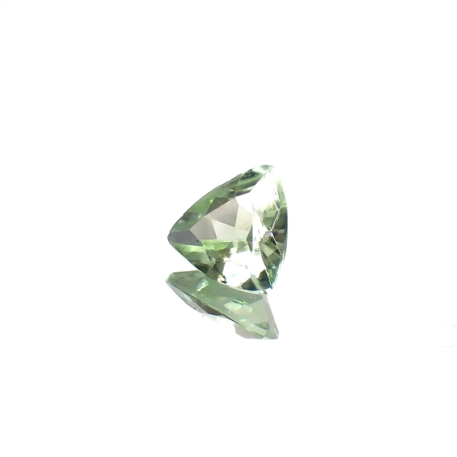 ミントペリドット パキスタン/ノルウェー産 0.44ct[240728561]5.4x5.6mm前後