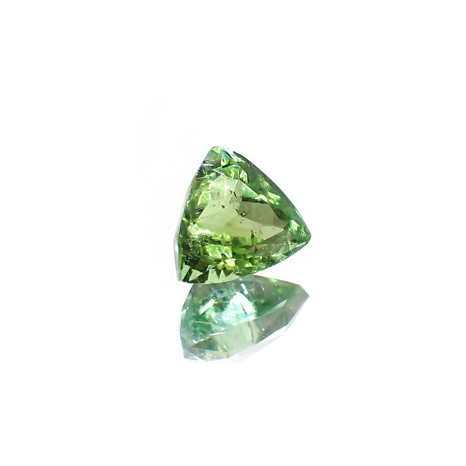 グリーントルマリン アフガニスタン産 1.22ct / 6.3x7.3mm前後 [220114105]