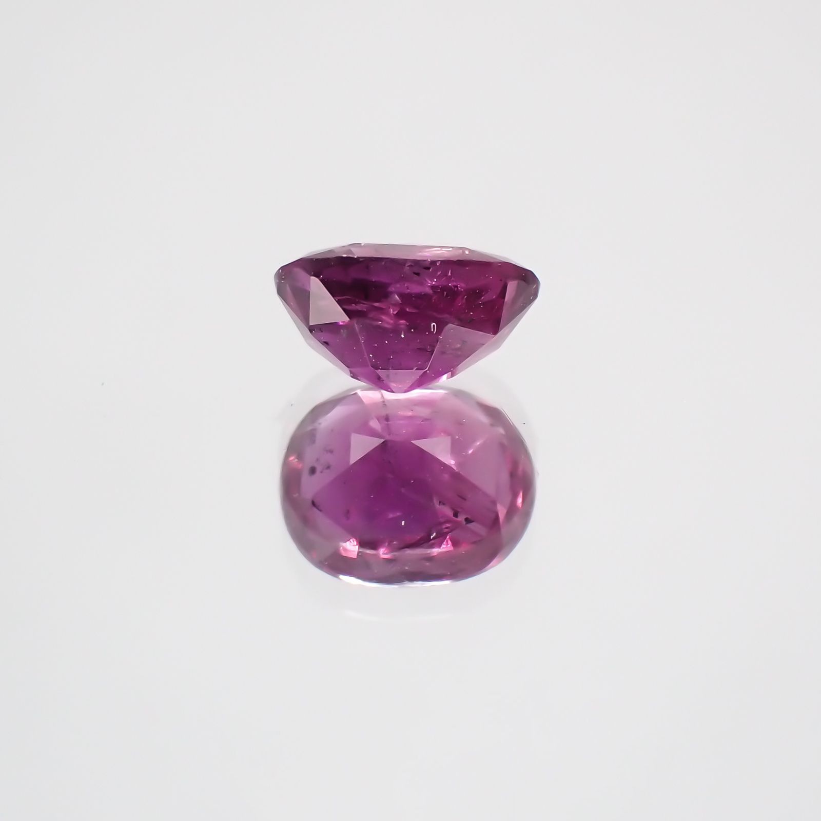 パープルサファイア(宝石名パープル・サファイア) カシミール地方産 0.883ct ソ付(彩珠)[210310229]6.1×5mm前後