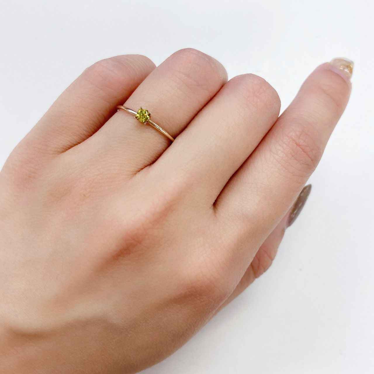 ◇ペンタゴンカット◇スフェーン(宝石名スフェーン) マダガスカル産 0.15ct 識別済[210610963]3×3.2mm前後
