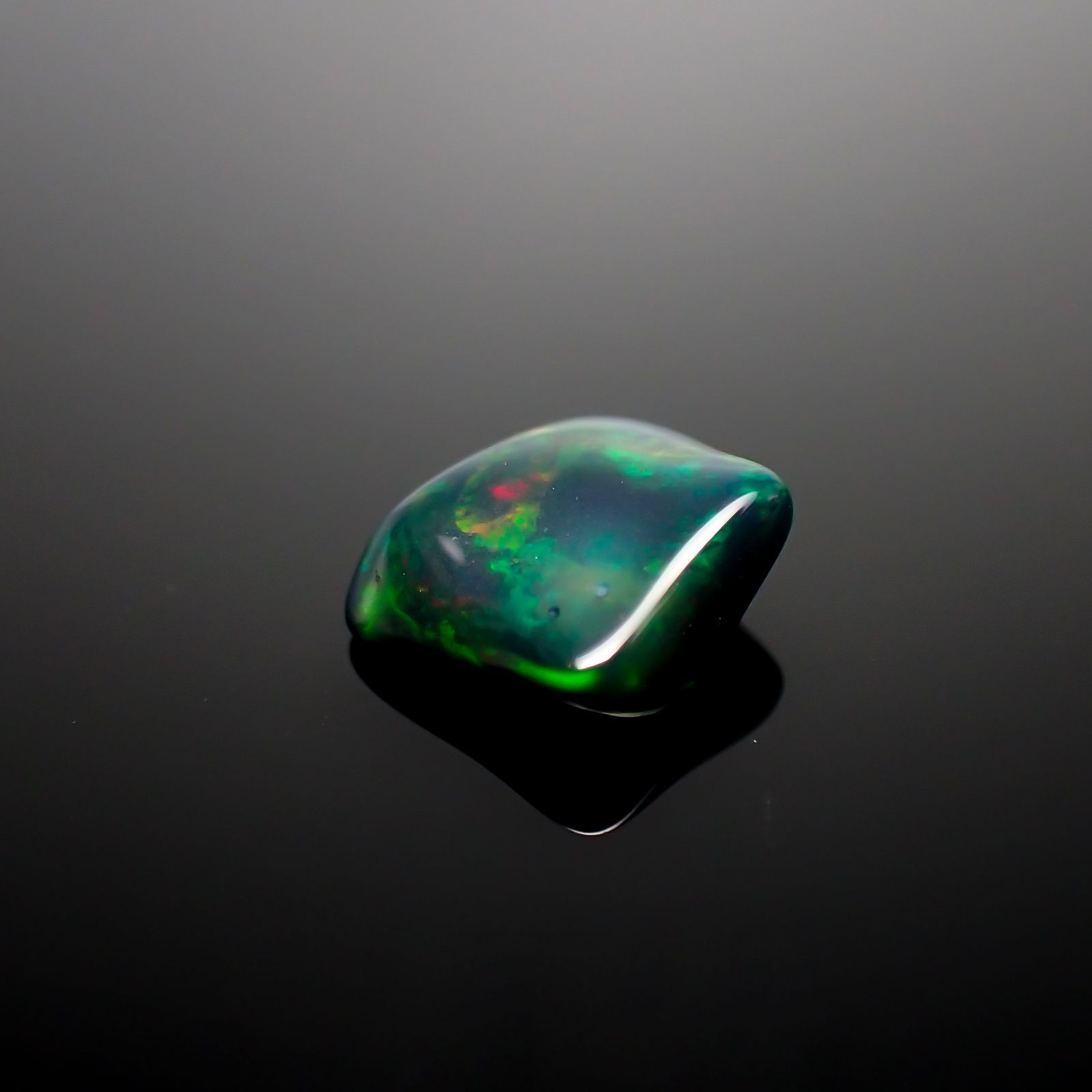 ◇バロック型◇ブラックオパール(宝石名オパール/加熱処理) エチオピア産 1.02ct 識別済[210913252]8.5×7.5mm前後