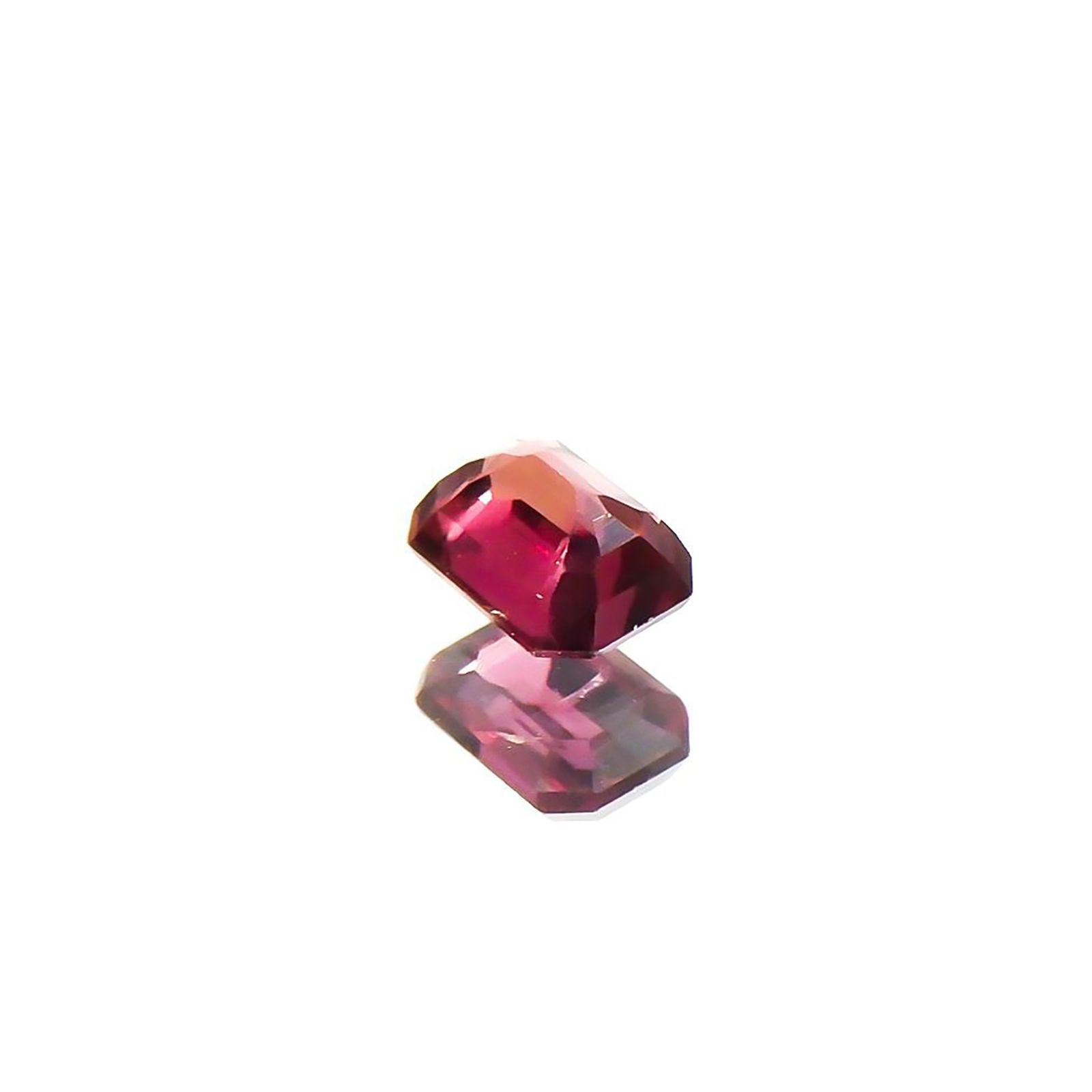 ルビー(宝石名ルビー)タンザニア産 0.21ct 識別済[220115050]3.6x2.7mm前後