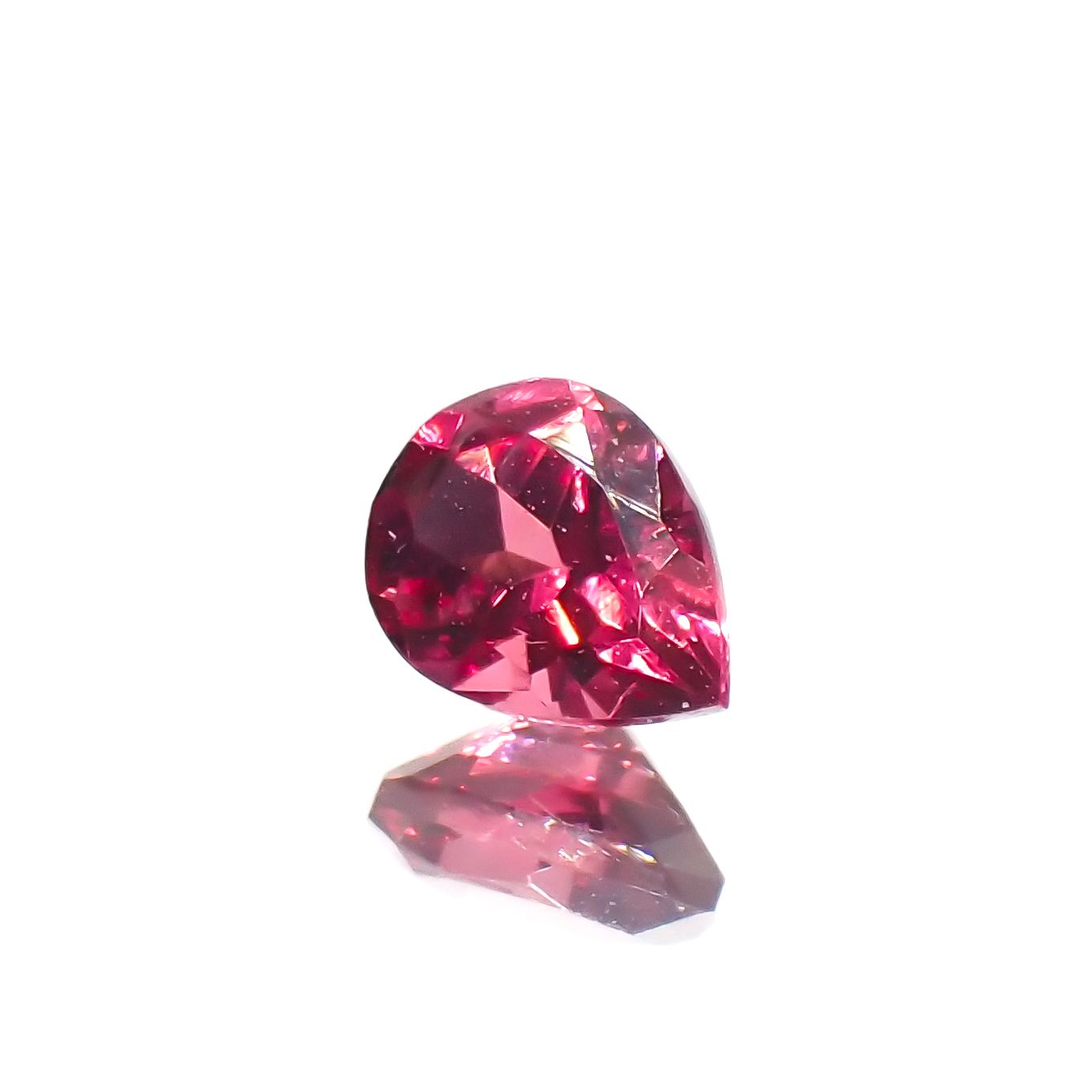 レッドスピネル(宝石名スピネル)タンザニア産 0.19ct 識別済[230522106]4x3.1mm前後