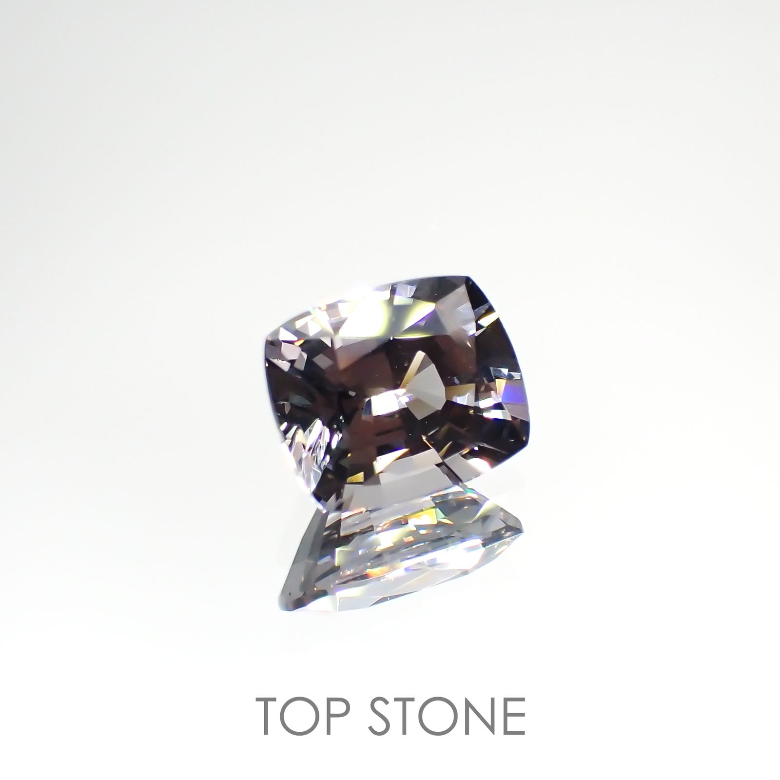 プラチナスピネル(宝石名スピネル) ビルマ産 1.381ct ソ付(彩珠)[210913318]7.1×5.9mm前後