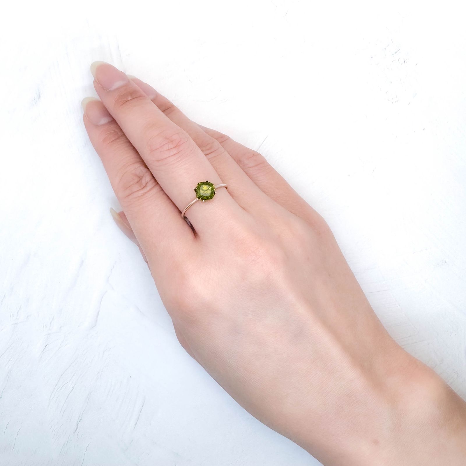 ベスビアナイト(アイドクレース) ケニア産 1.24ct / 6x5.9mm前後 [251231377]