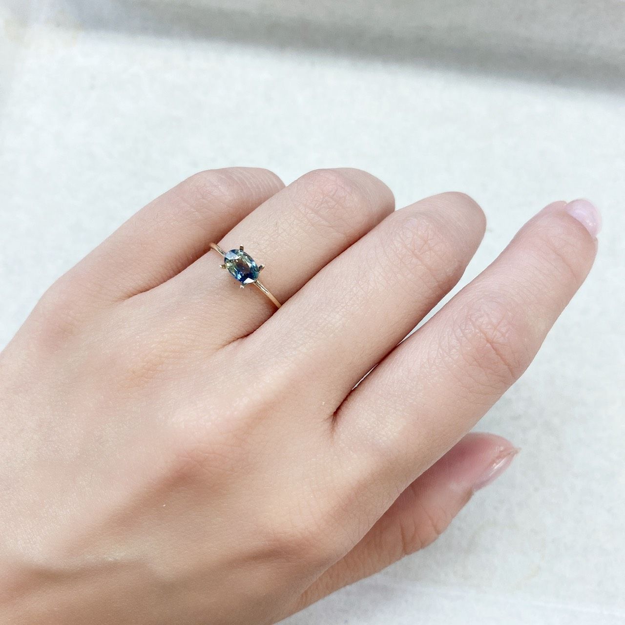 バイカラーサファイア(宝石名バイカラー・サファイア) タンザニア産 0.72ct 識別済[210711563]6.2×4.2mm前後
