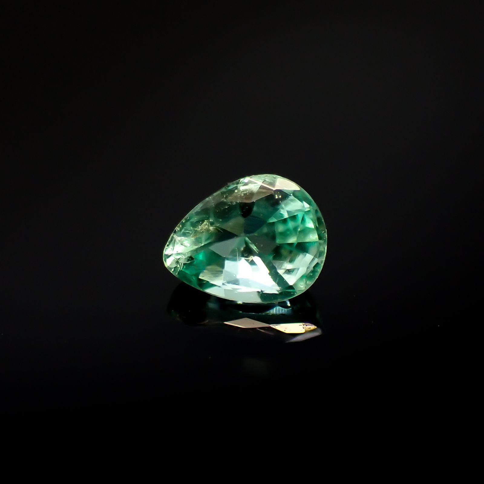 パステルカラーエメラルド コロンビア産 0.29ct[220817231]5x3.8mm前後