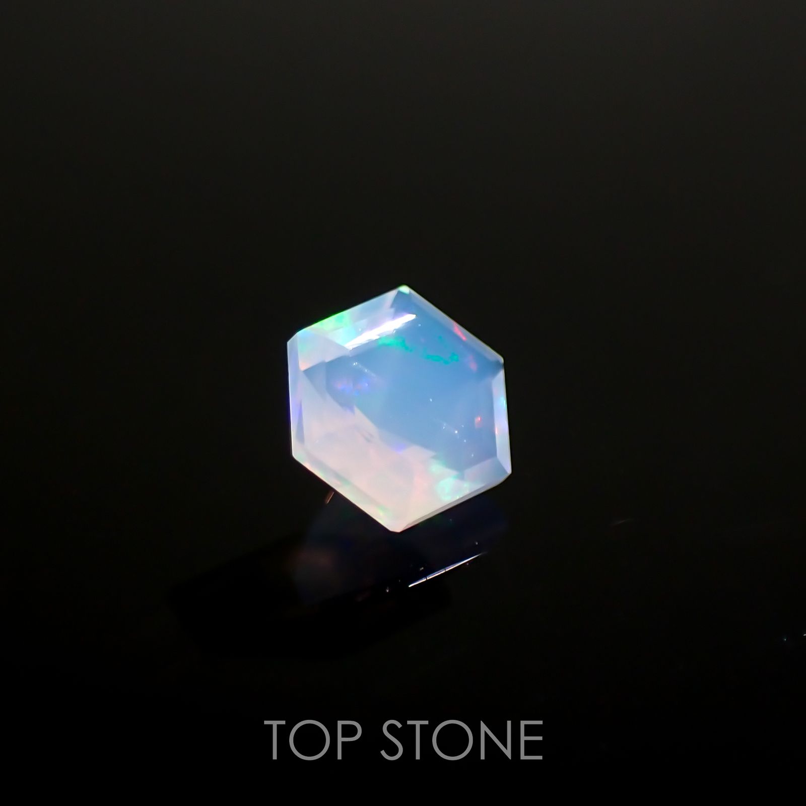 ◇ヘキサゴンカット◇エチオピアオパール(宝石名オパール)エチオピア産 0.31ct 識別済[220115476]4.7x4.7mm前後