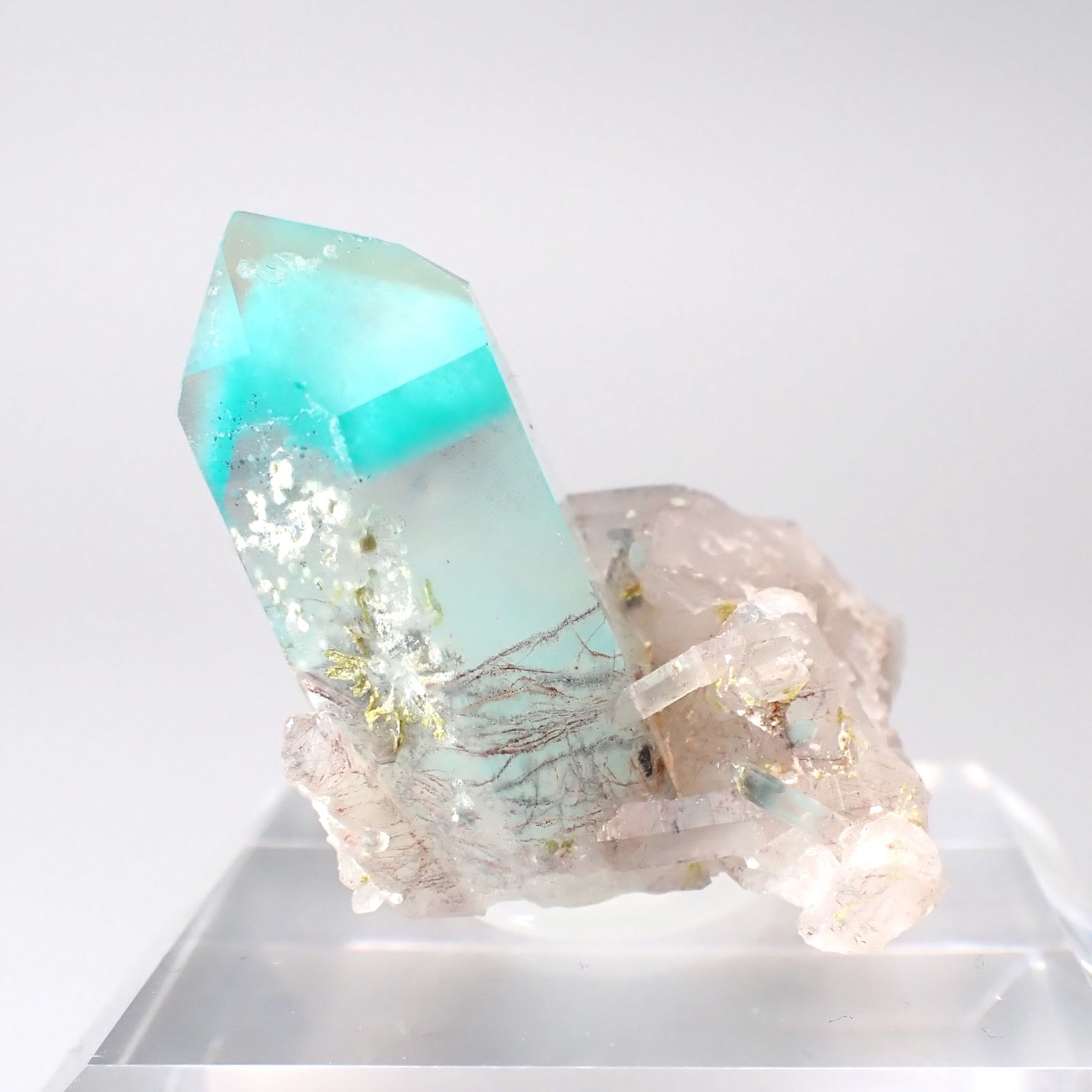 アホイトインクォーツ原石 南アフリカ・メッシーナ鉱山産 アクリル台座付き 55.16ct(11.03g) / 28.3x26.4x28.1mm前後 [260532290]