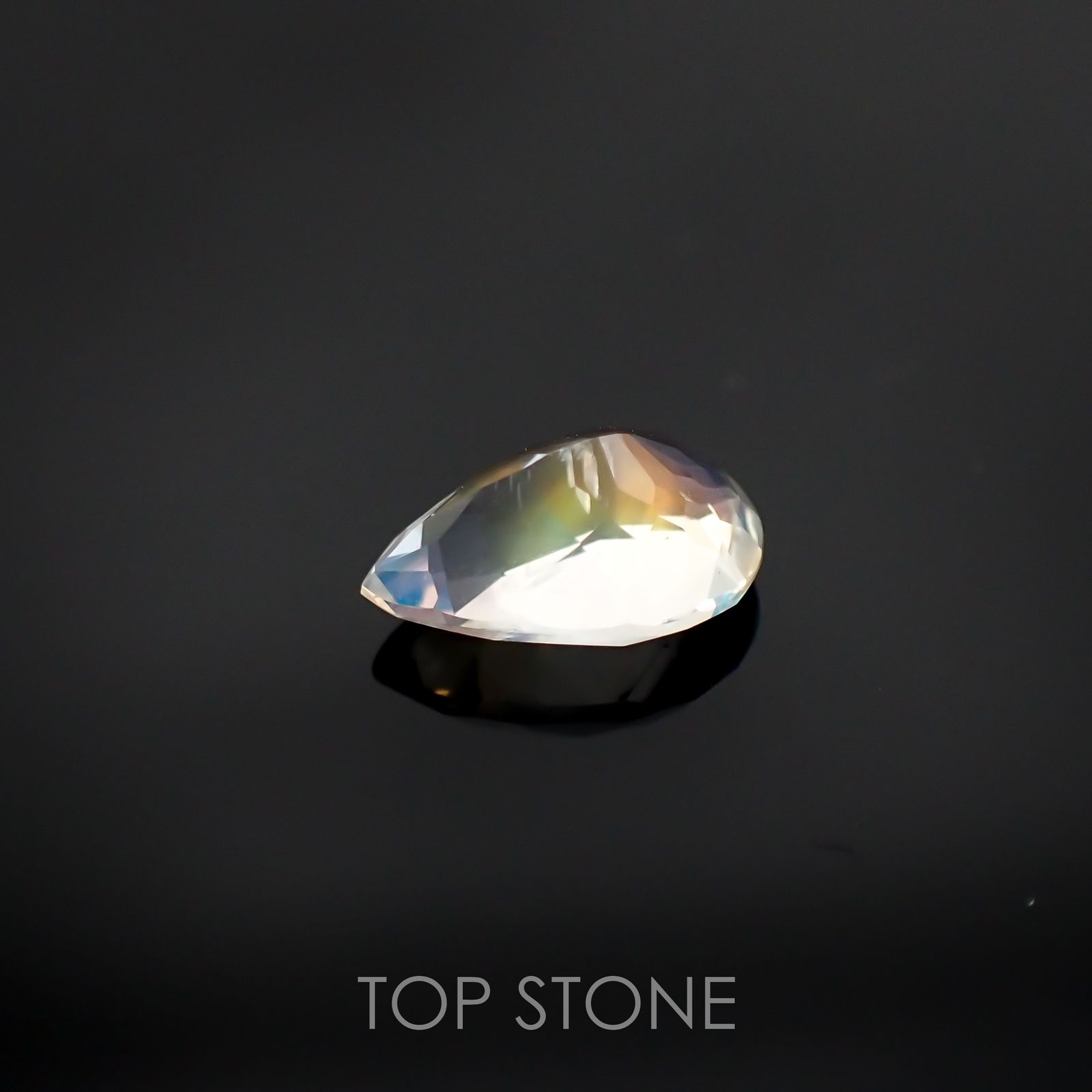 レインボームーンストーン(アンデシンラブラドライト) マダガスカル産 ルース 1.45ct[210611260]9.5×6.4mm前後
