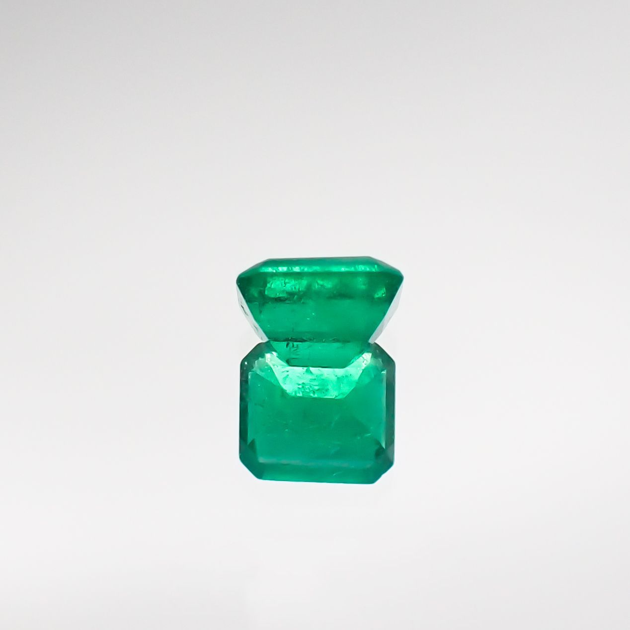 エメラルド(宝石名エメラルド) コロンビア産 0.263ct ソ付(彩珠)[210711711]4.1×3.6mm前後