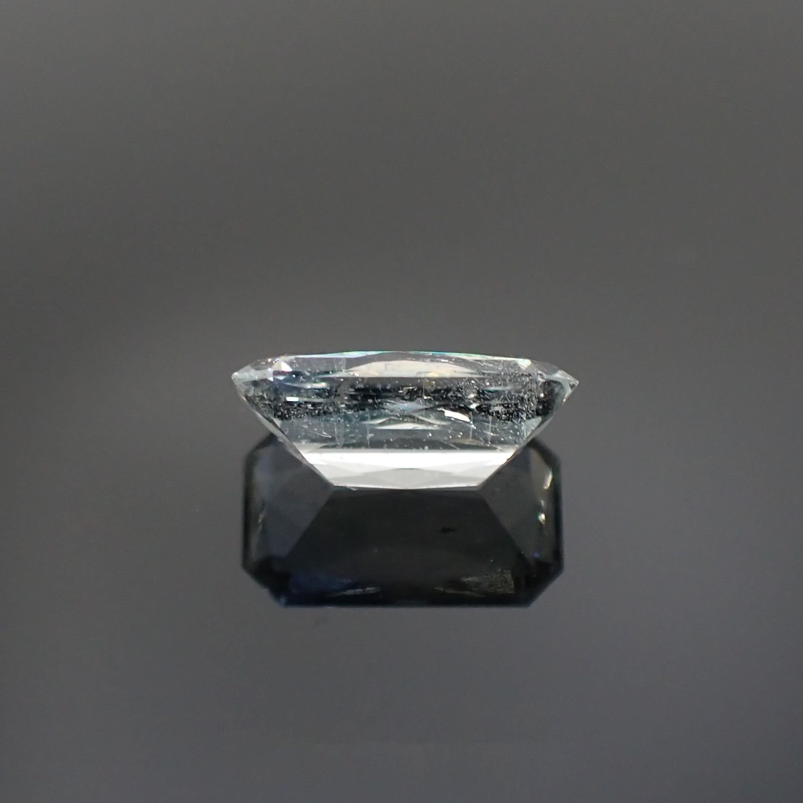 ジェレメジェバイト(宝石名エレメージェバイト)ナミビア産 1.288ct ソ付(彩珠)[230823128]8.8x5.3mm前後