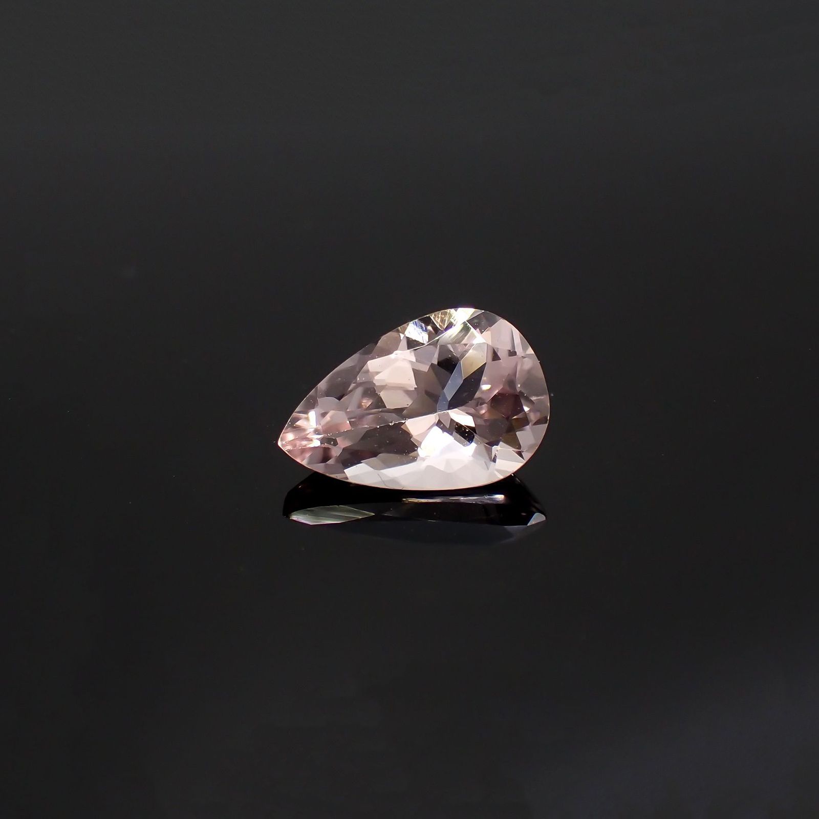 モルガナイト(宝石名モルガナイト)ナイジェリア産 1.06ct 識別済[220717067]9.1x6.1mm前後