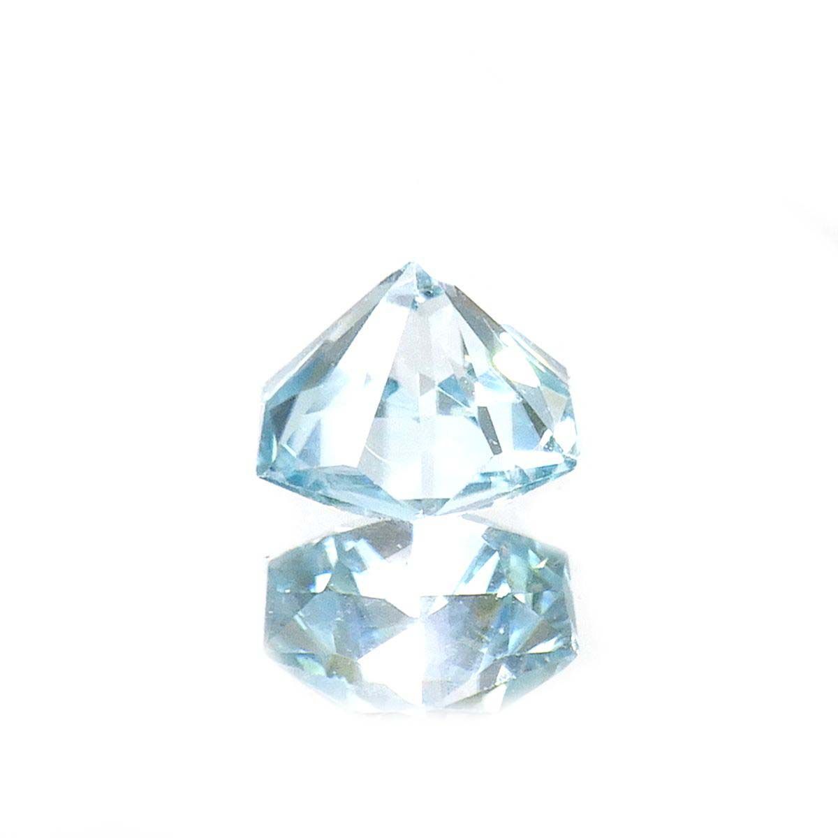 ◇ヘキサゴンカット◇アイスブルージルコン(宝石名ジルコン)カンボジア産 0.80ct 識別済[220717168]4.8x4.8mm前後