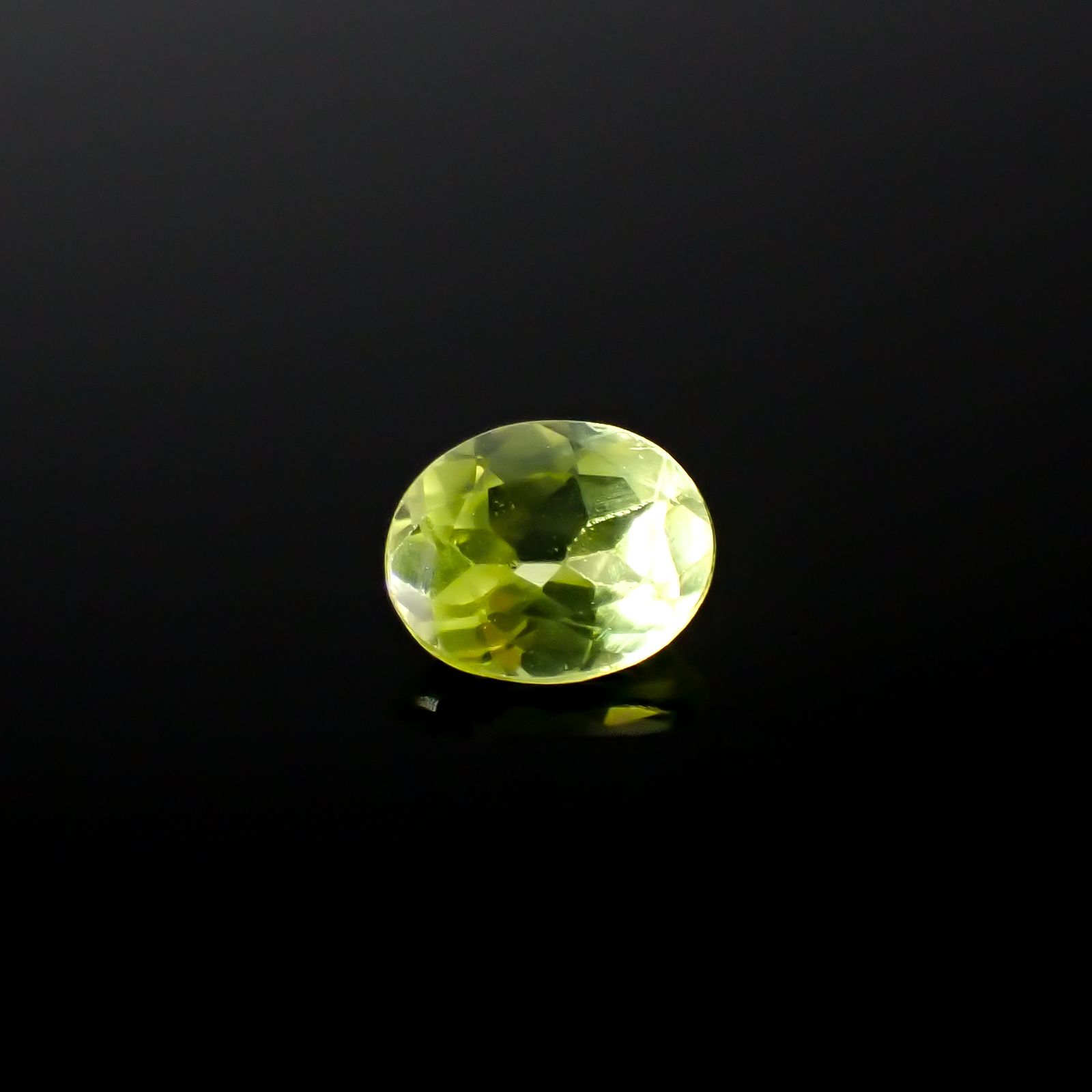 パロットクリソベリル(宝石名クリソベリル)インド産 0.39ct 識別済[240627988]5x4mm前後