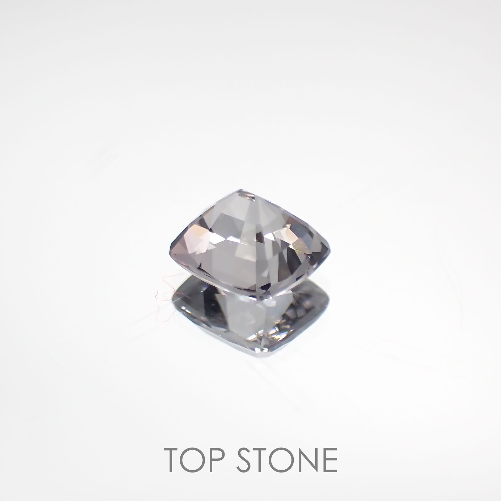 プラチナスピネル ビルマ産 ルース 0.94ct[210611368]5.9×5.2mm前後