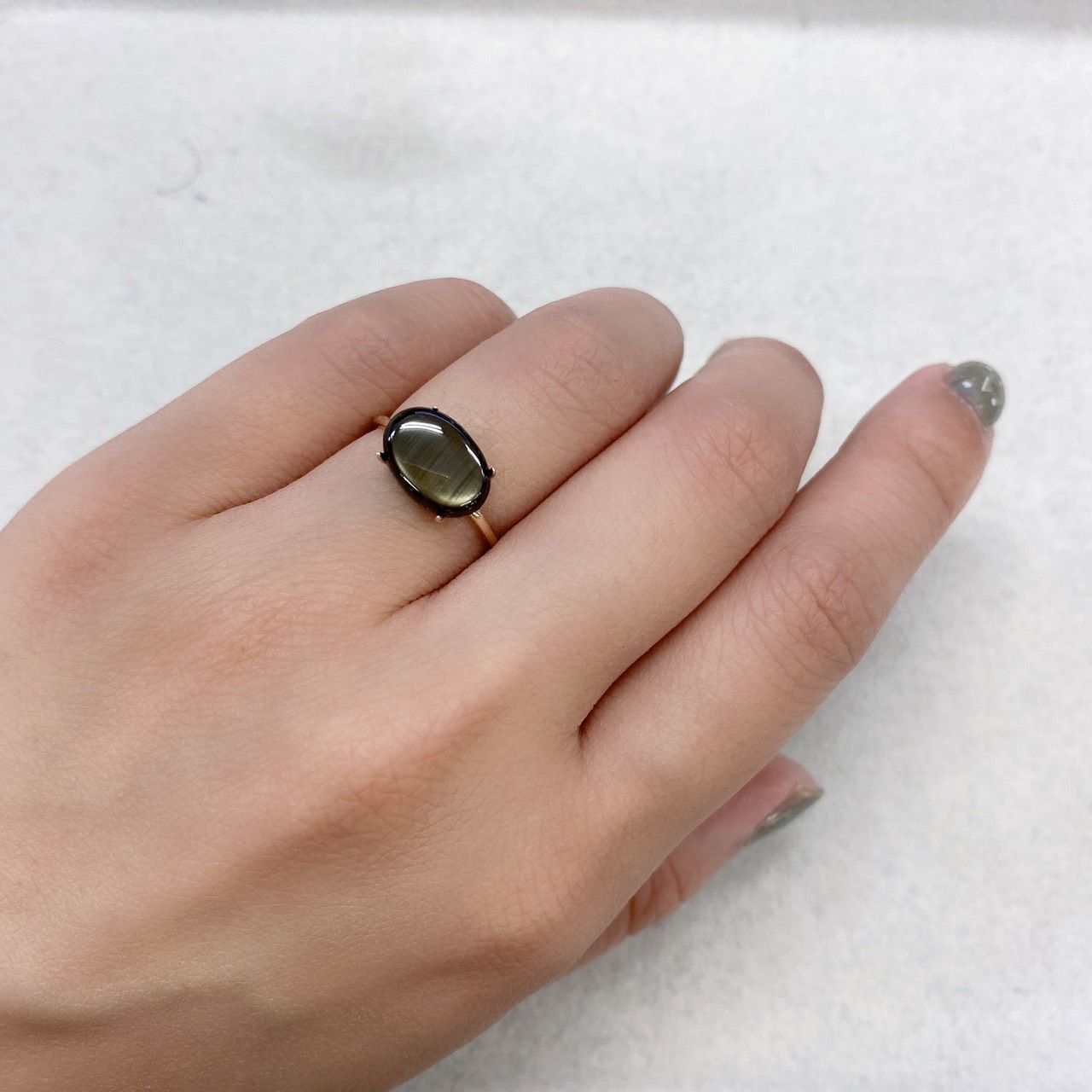 ブラックスターサファイア(宝石名ブラック・スターサファイア) タイ産 3.49ct 識別済[210912922]11.4×7.8mm前後
