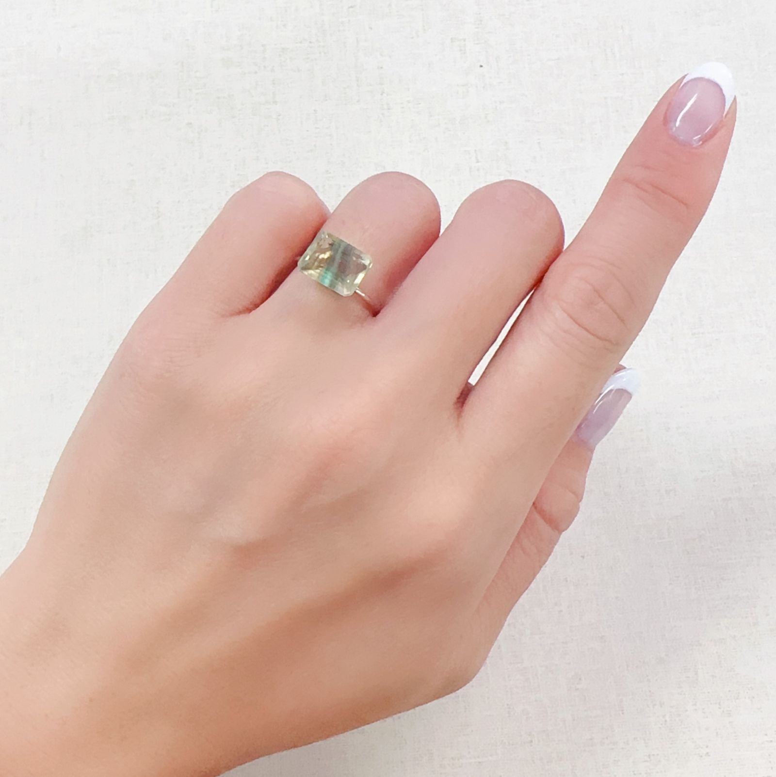 バイカラーフローライト フルオレッセンス ブラジル産 3.73ct[230722975]9.7x7.9mm前後