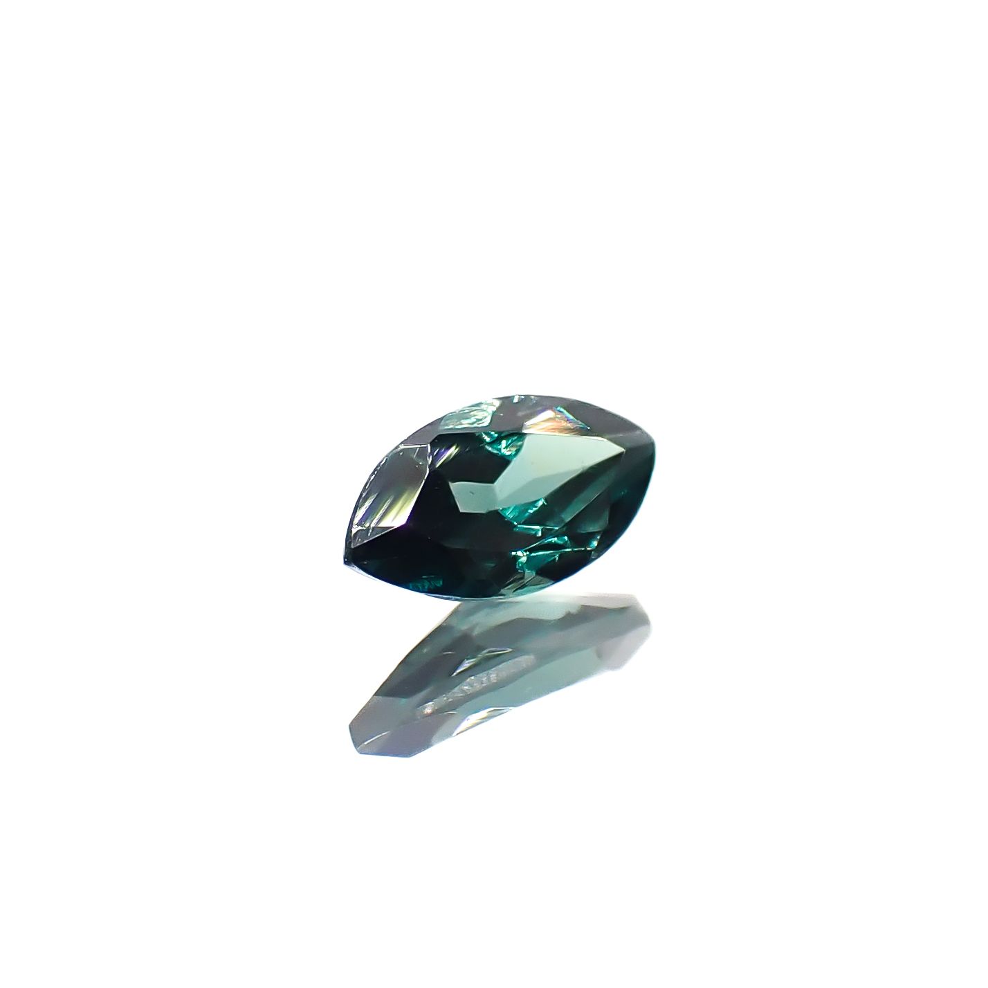 ベキリーブルーガーネット（カラーチェンジガーネット アレキタイプ） マダガスカル・ベキリー産 0.19ct[240628284]5x2.6mm前後