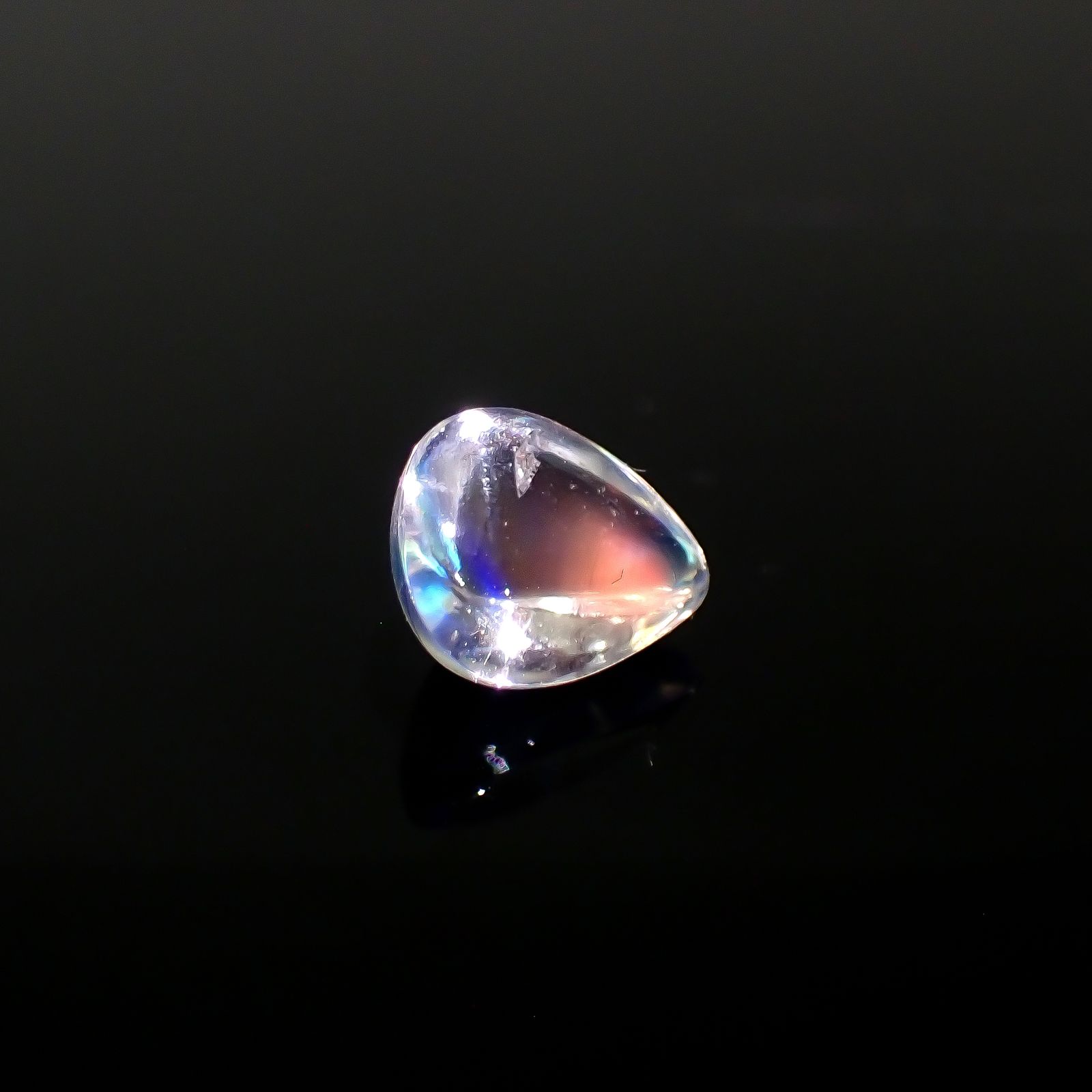 ◇バフカット◇レインボームーンストーン(宝石名ラブラドライト)マダガスカル産 1.323ct ソ付(彩珠)[240427204]7.9x6.6mm前後