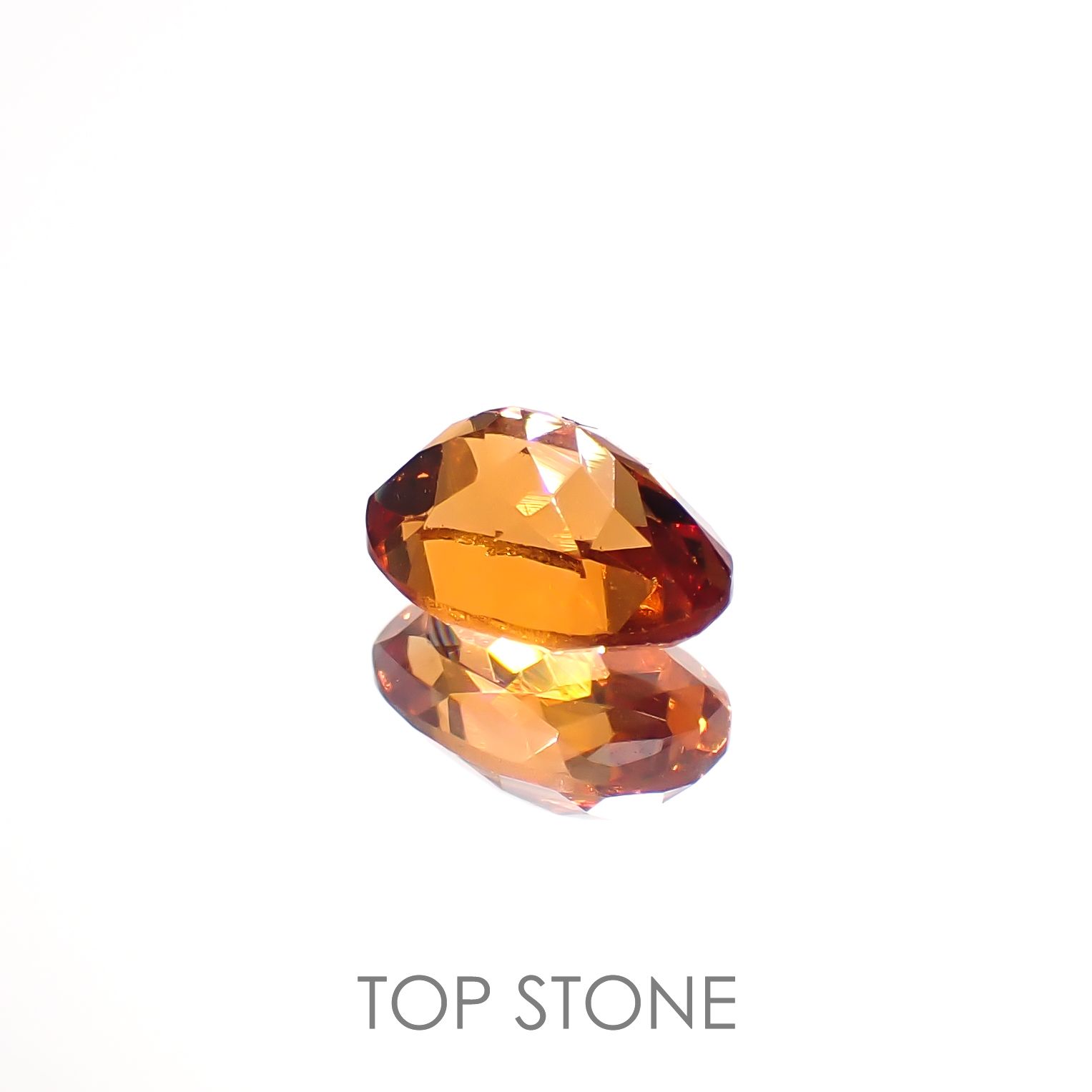 スペサルティンガーネット(宝石名ガーネット)タンザニア産 0.74ct 識別済[220817548]6.1x4.1mm前後