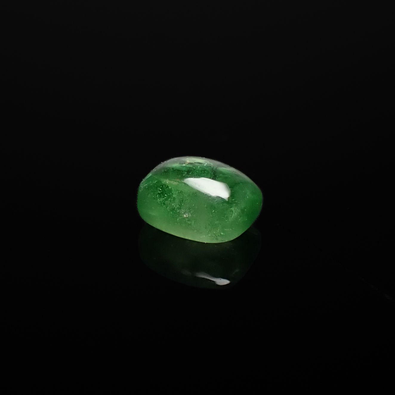 バイカラーツァボライト(宝石名グリーン グロッシュラー・ガーネット)タンザニア産 1.09ct 識別済[240928888]5.7x4.3mm前後