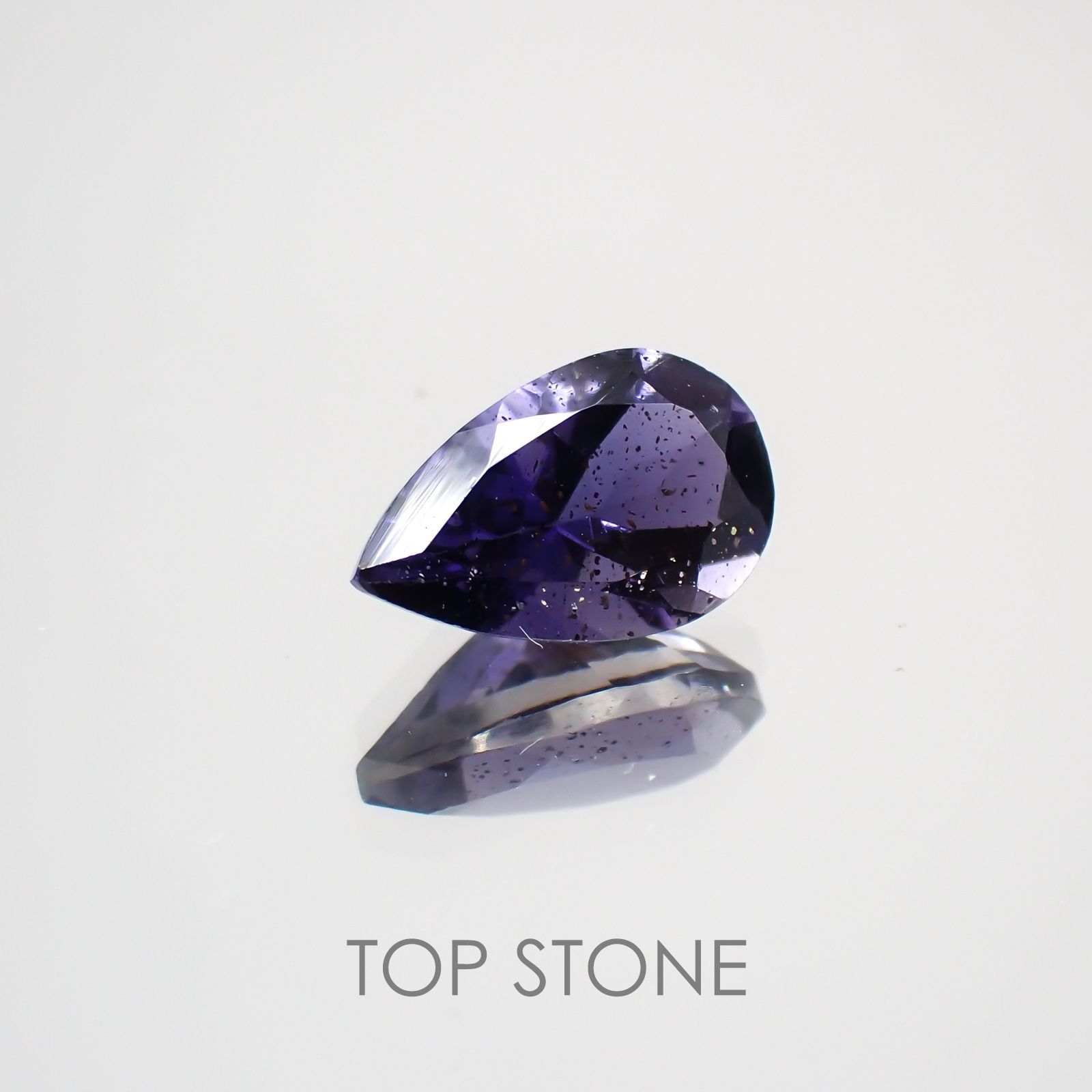 アイオライトサンストーン ブラジル・インド産 ルース 0.75ct[210310443]7.9×5.1mm前後