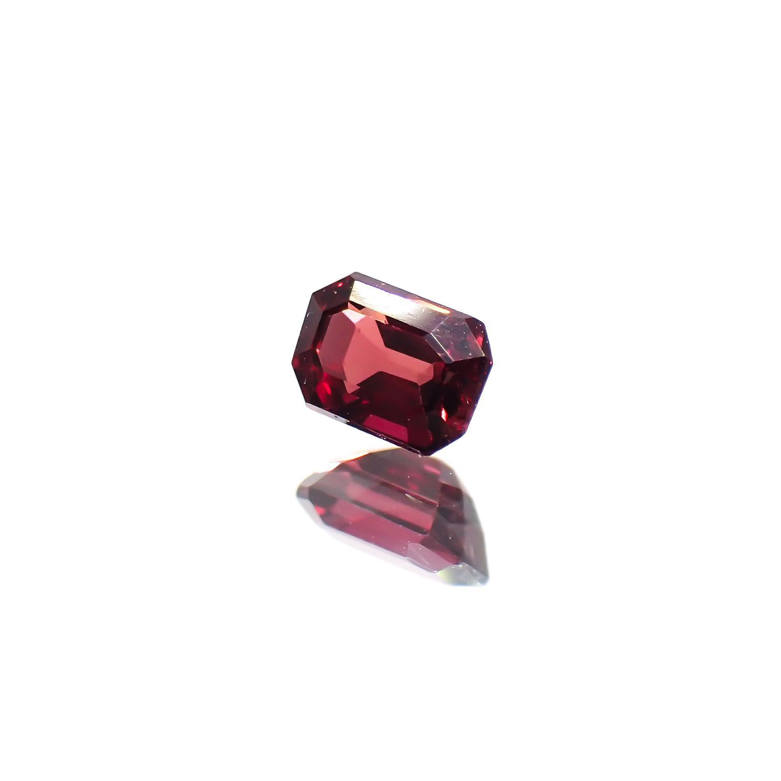 ルビー(宝石名ルビー)タンザニア産 0.33ct 識別済[220115042]4.4x3mm前後