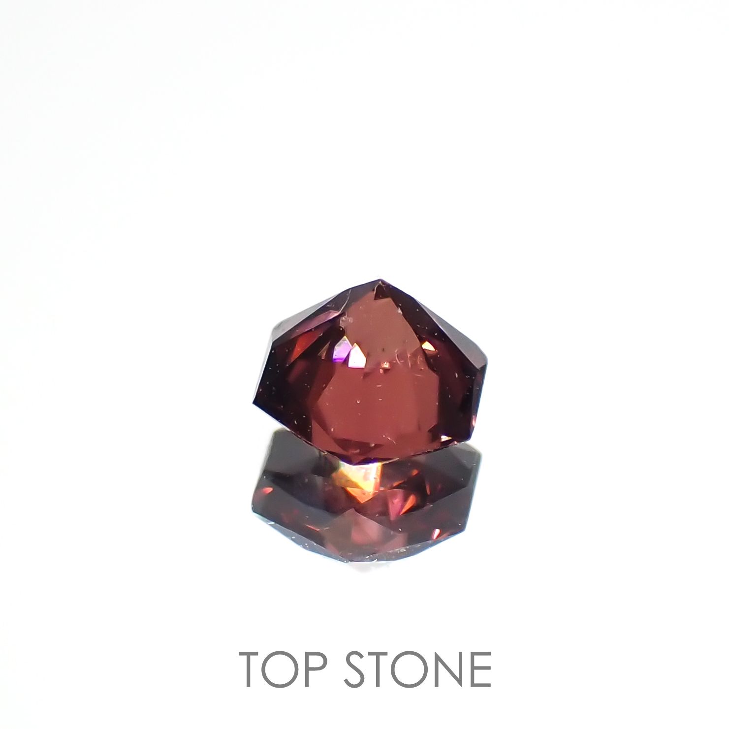 ◇ヘキサゴンカット◇レッドジルコン(宝石名ジルコン)スリランカ/カンボジア産 0.45ct 識別済[221018490]4.1x4mm前後