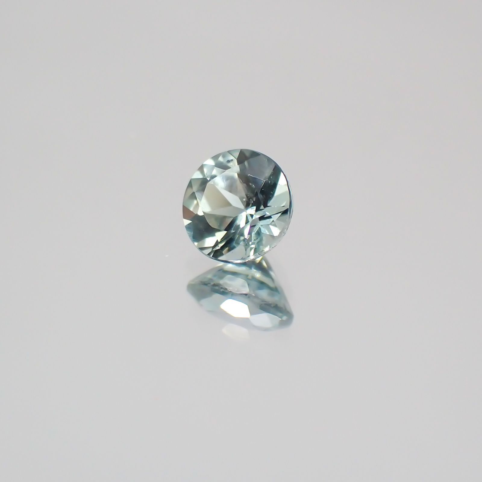 モンタナサファイア アメリカ産 ルース 0.33ct[21029904]3.8×3.8mm前後