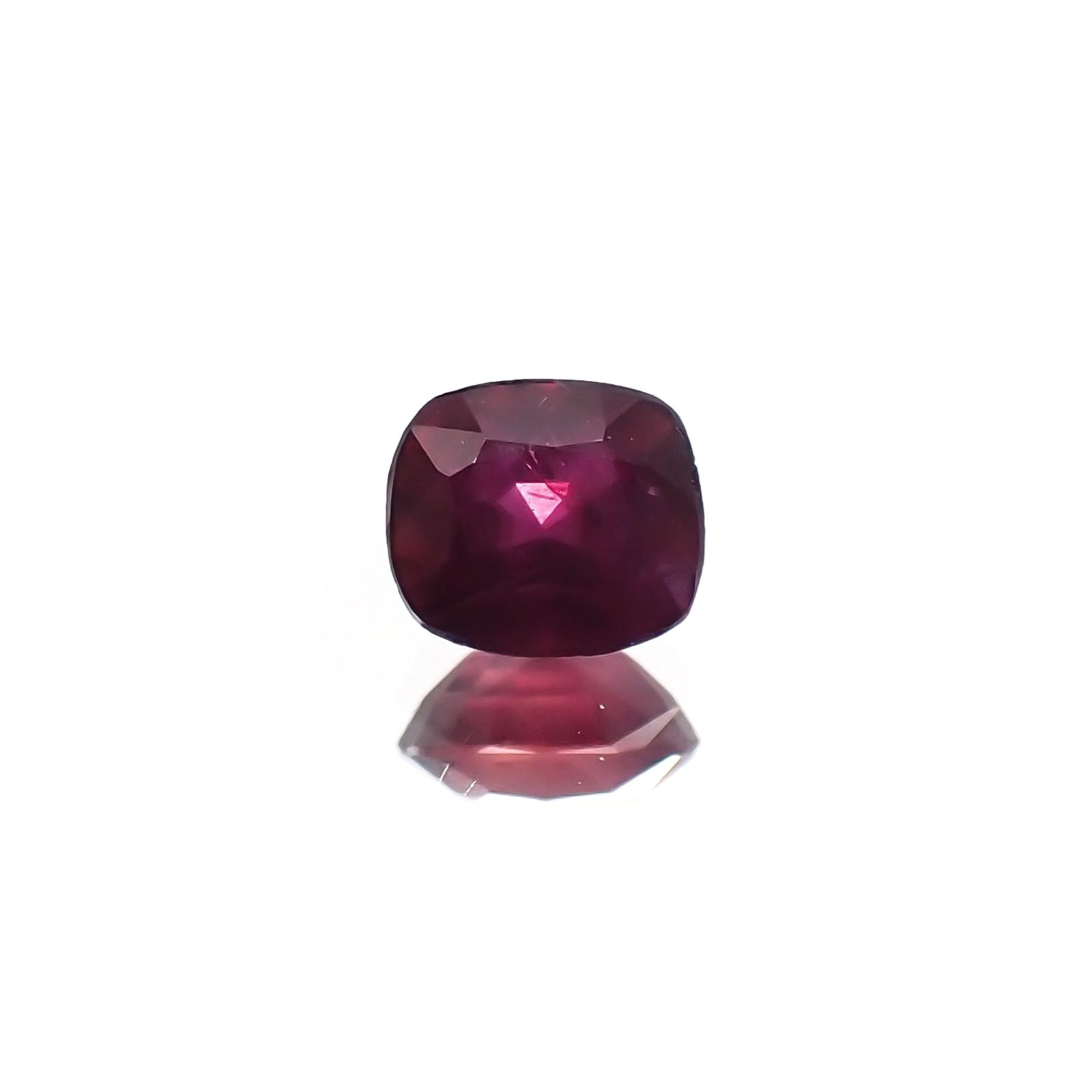 ルビー 非加熱(宝石名ルビー) マダガスカル産 識別済 0.31ct / 3.9x3.5mm前後 [210711712]