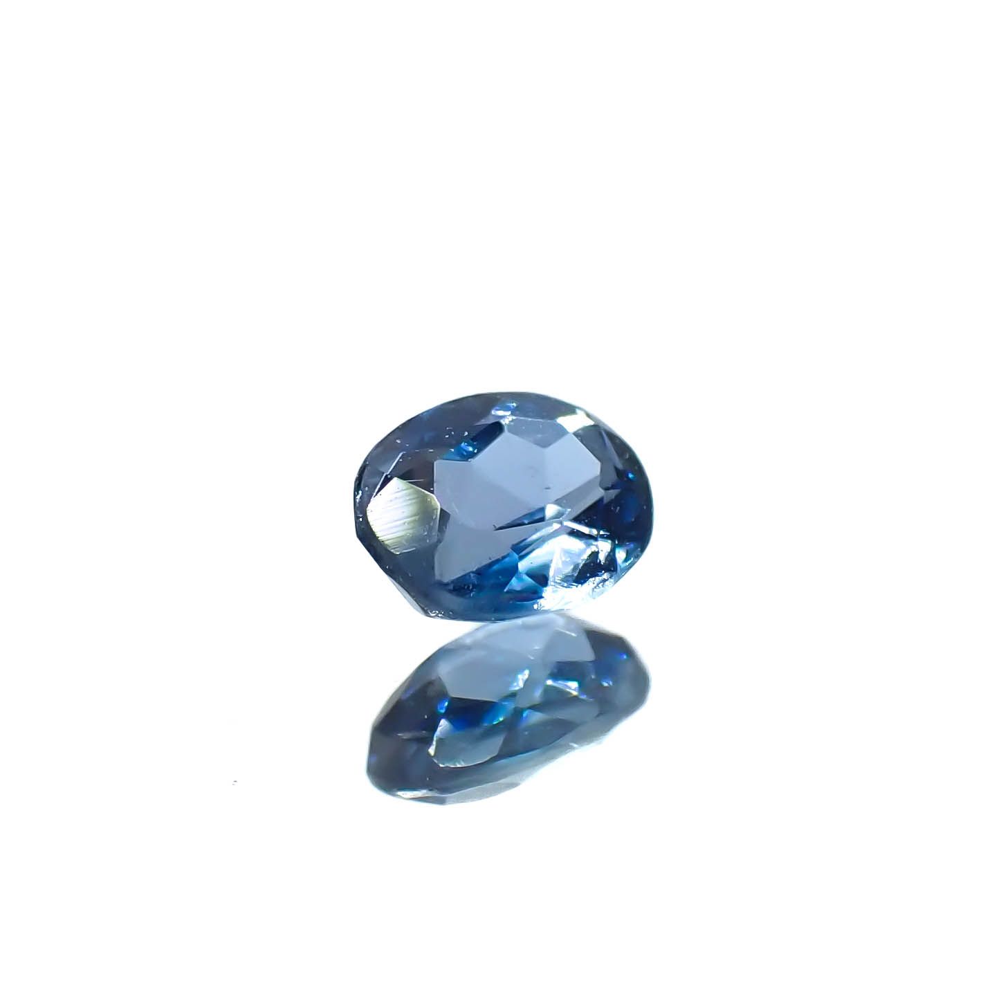 タトゥーアクアマリン ブラジル・ミナスジェライス州タトゥー鉱山産 0.22ct[240226072]4.3x3.4mm前後