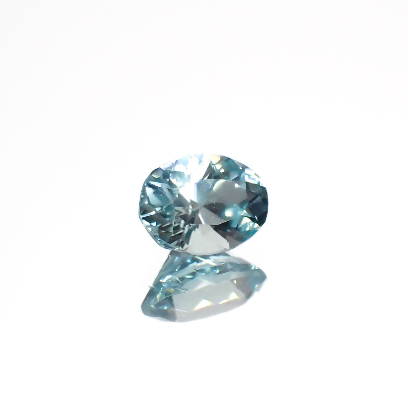 ユークレース(宝石名ブルー・ユークレース)コロンビア産 0.389ct ソ付(彩珠)[221018684]5.3x3.9mm前後