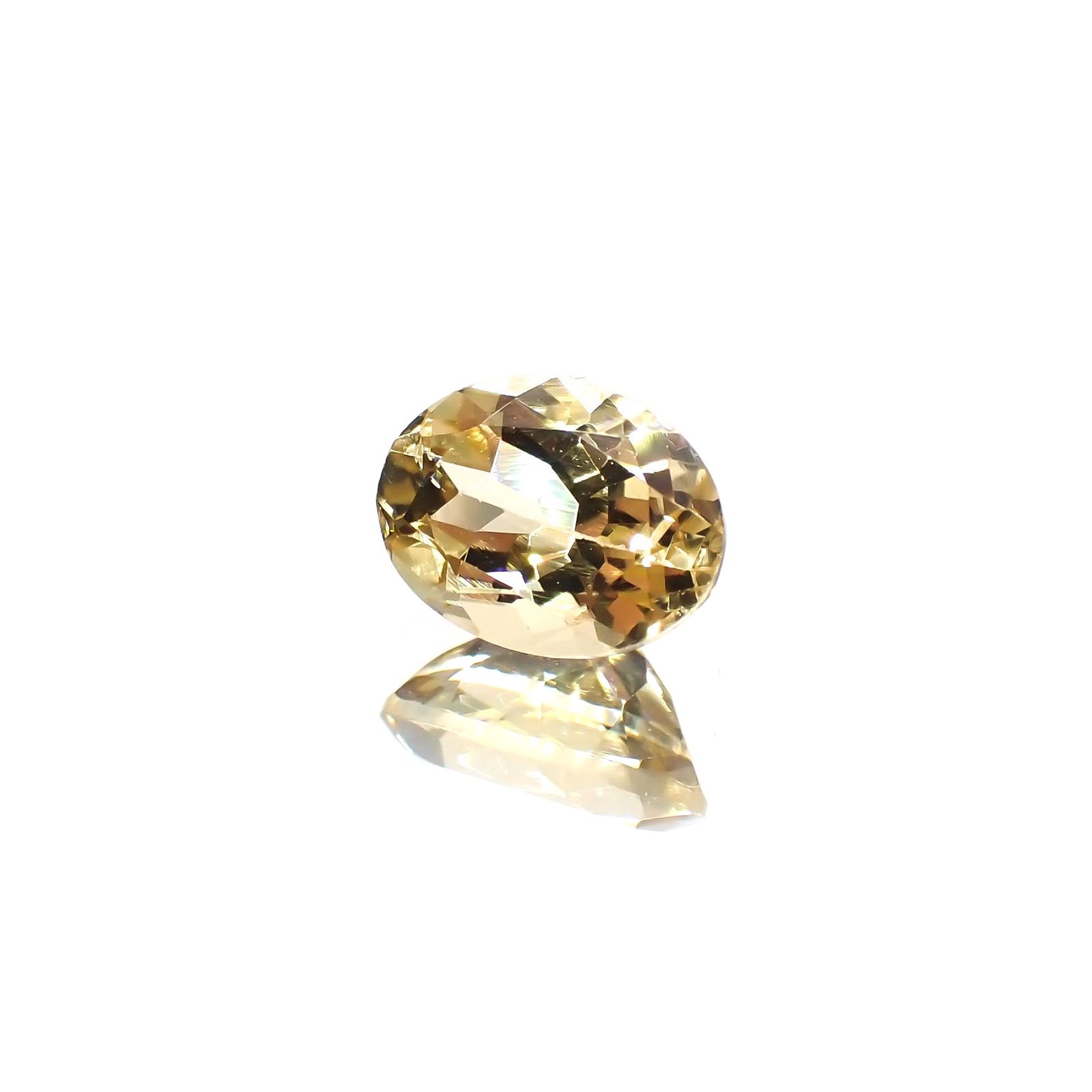 イエローベリル(宝石名イエロー・ベリル)ブラジル産 識別済 1.11ct / 7.8x6mm前後 [220114236]