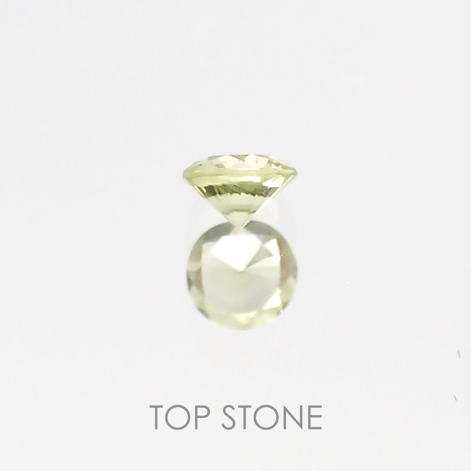 パラサイティックペリドット ソーティング付き 採取地：ロシア 0.047ct[20117252]2.3×2.3mm前後
