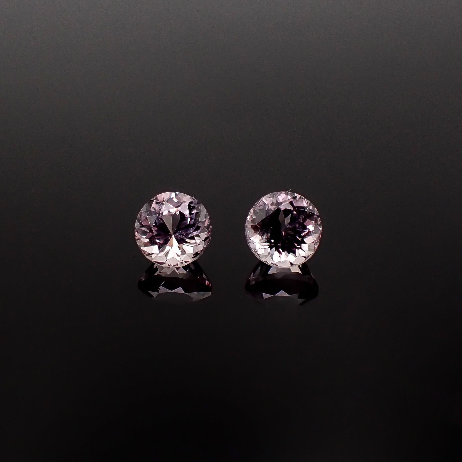 ◇ペアセット◇モルガナイト ブラジル産 0.85ct(2pcs合計) / 4.5x4.5mm前後 [260431957]