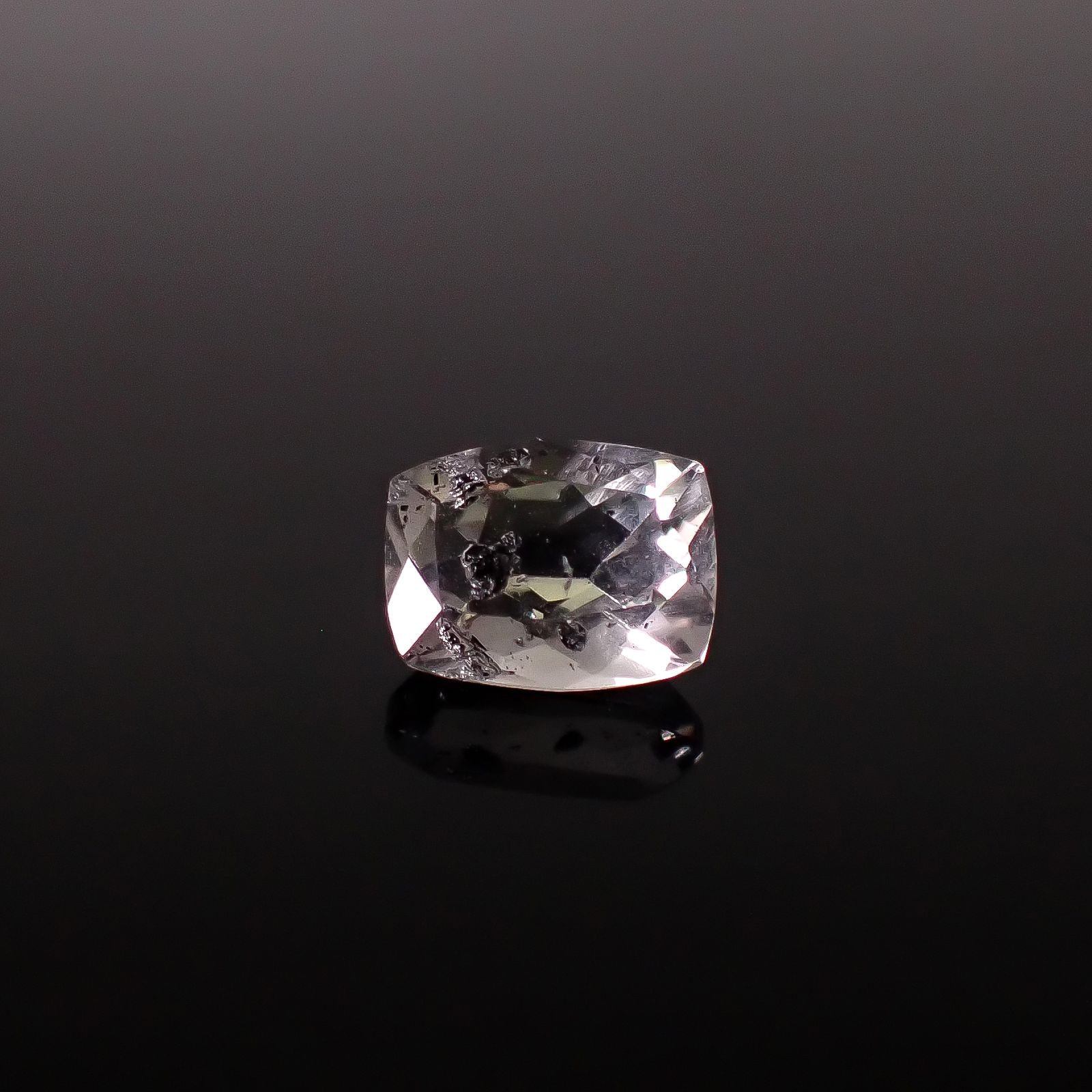 グラファイトインクォーツ ブラジル産 2.13ct / 9.2x7.1mm前後 [260331935]