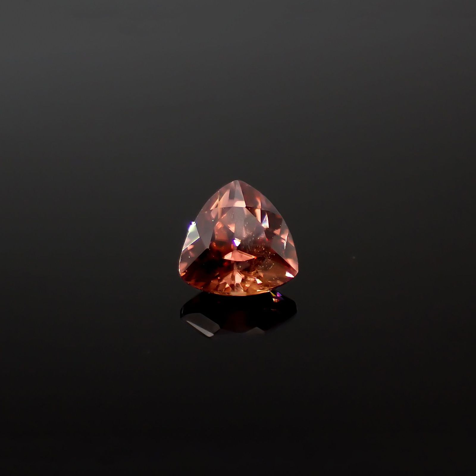 ピンクジルコン スリランカ/カンボジア産 0.63ct [240627916]4.8x4.8mm前後
