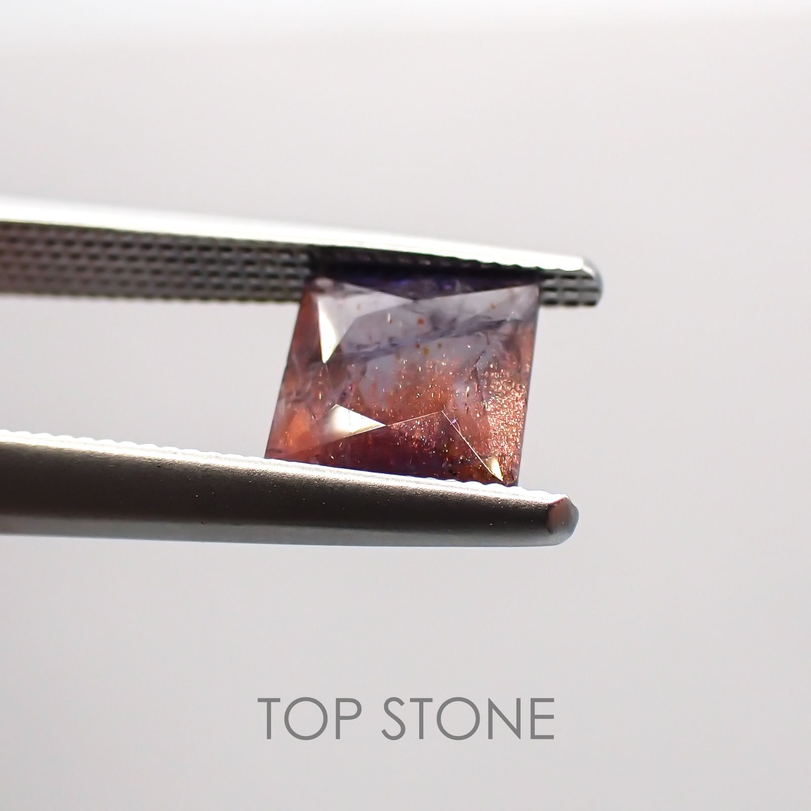 ◇プリンセスカット◇ブラッドショットアイオライト(宝石名アベンチュリン・アイオライト) インド産 0.88ct 識別済[210310451]6×5.9mm前後