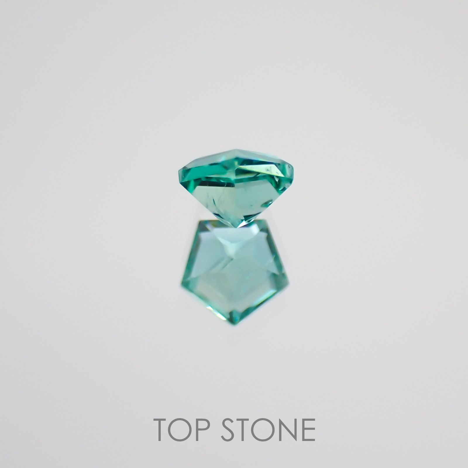 ◇ペンタゴンカット◇エメラルド ザンビア産 ルース 0.118ct[210611004]3.1×3.2mm前後