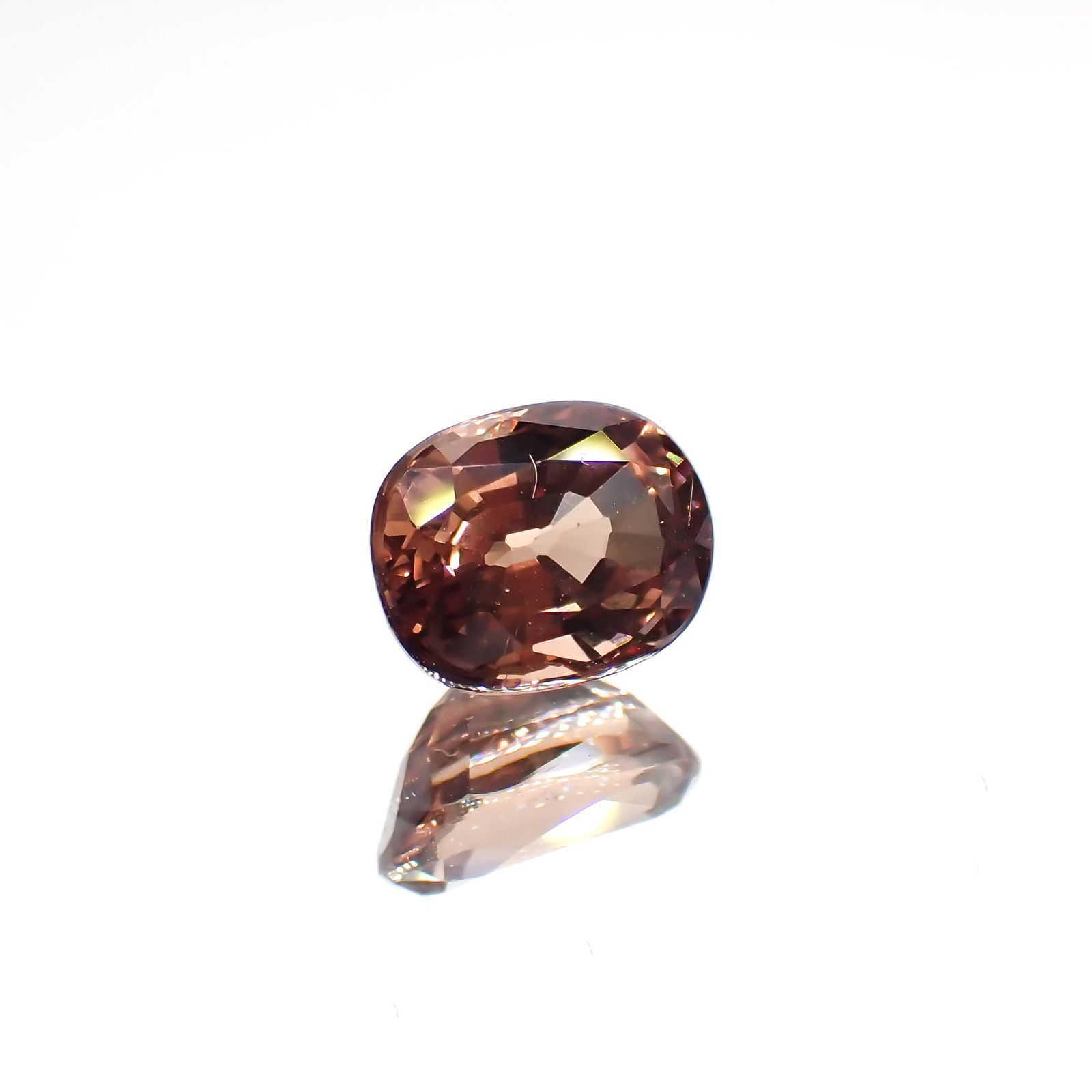 カラーシフトマラヤガーネット(宝石名ガーネット)タンザニア産 1.34ct 識別済[220115011]6.8x5.3mm前後