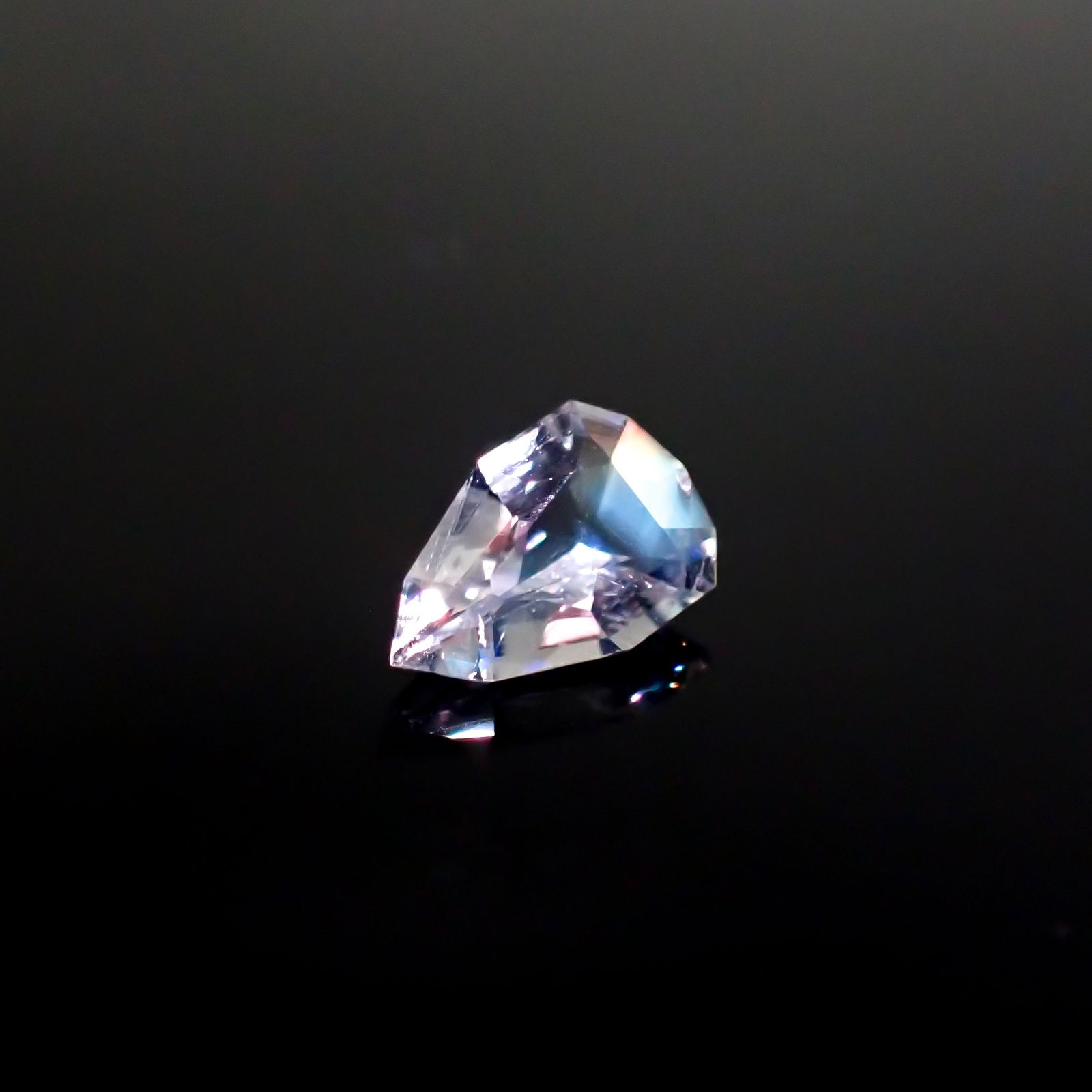 ◇カスタムカット◇レインボームーンストーン マダガスカル産 0.70ct [250229847]8x5.2mm前後