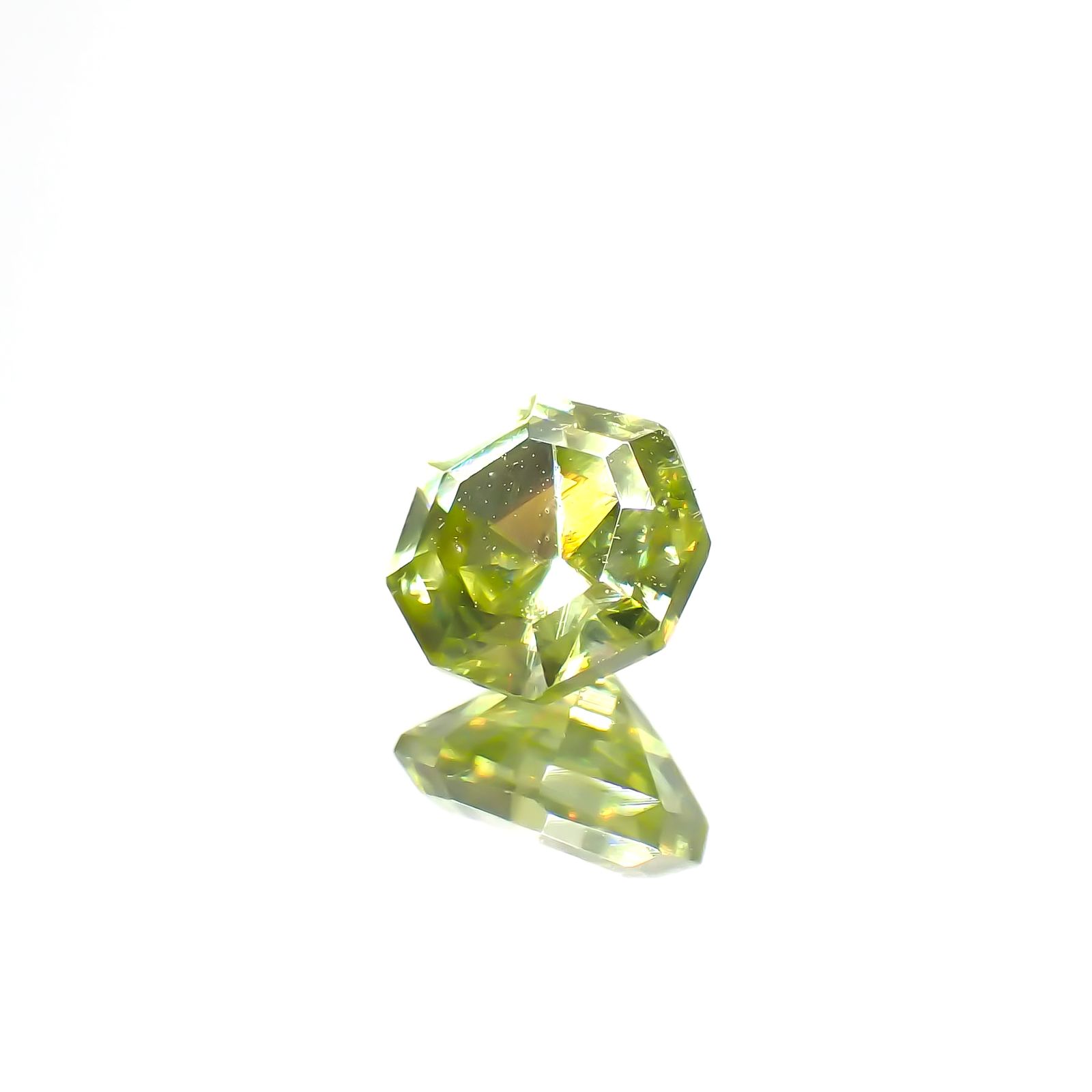 ◇オクタゴンカット◇スフェーン(宝石名スフェーン)マダガスカル産 0.60ct 識別済[231224748]5x5mm前後