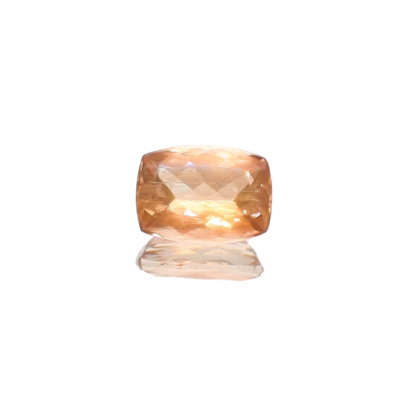 サンストーンスキャポライト(宝石名シーン・スキャポライト)タンザニア産 識別済 2.39ct / 10.1x7.4mm前後 [260819275]