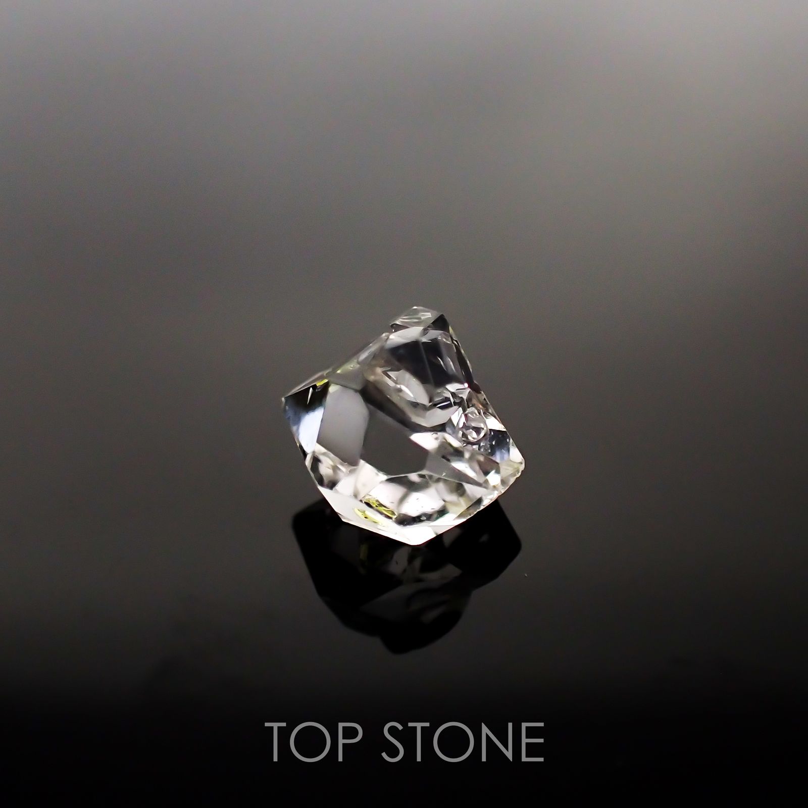 オイルインクォーツ原石 パキスタン産 2.96ct[210911448]10×8.8mm前後