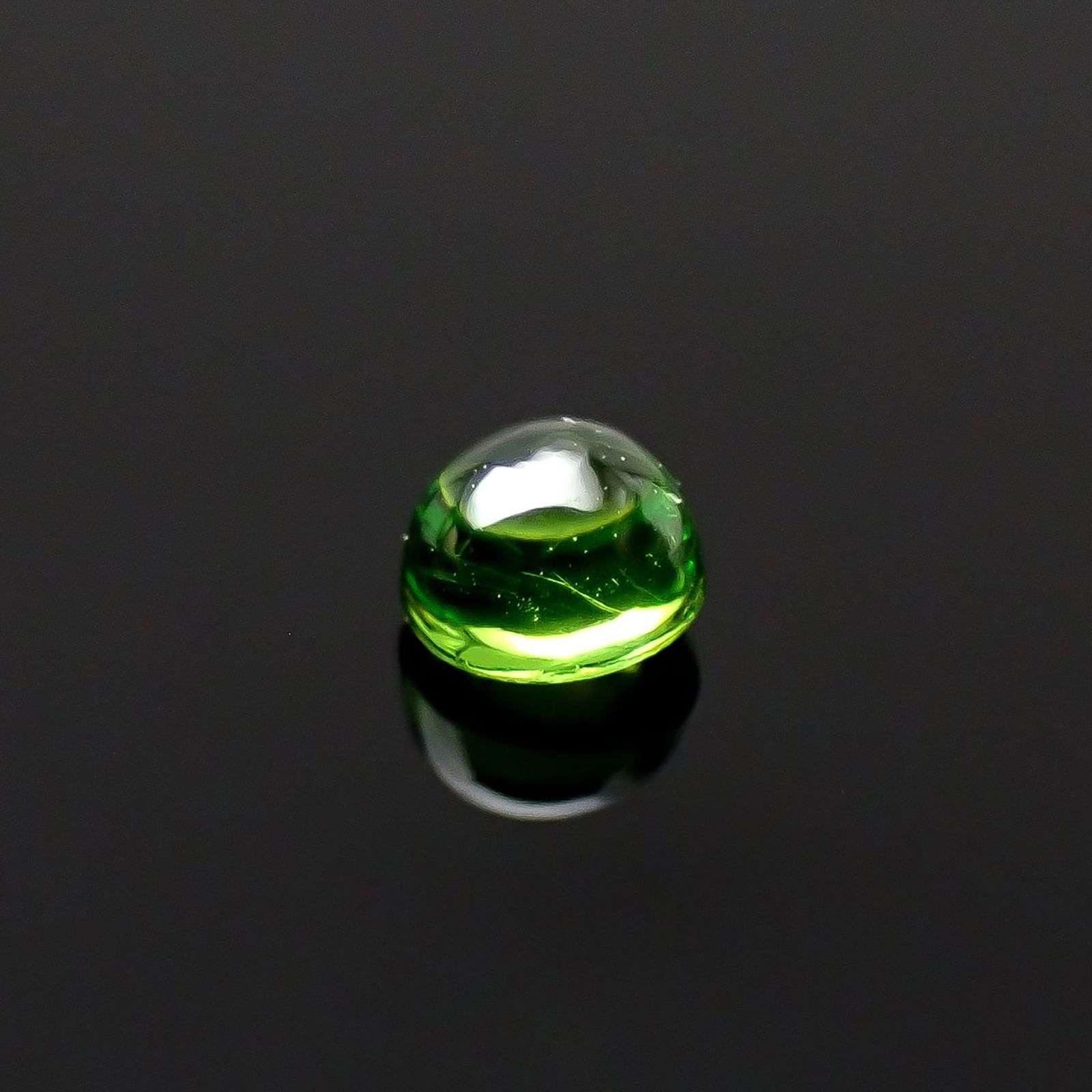 デマントイドガーネット ロシア産 0.071ct / 2.2x2.2mm前後 [260628251]