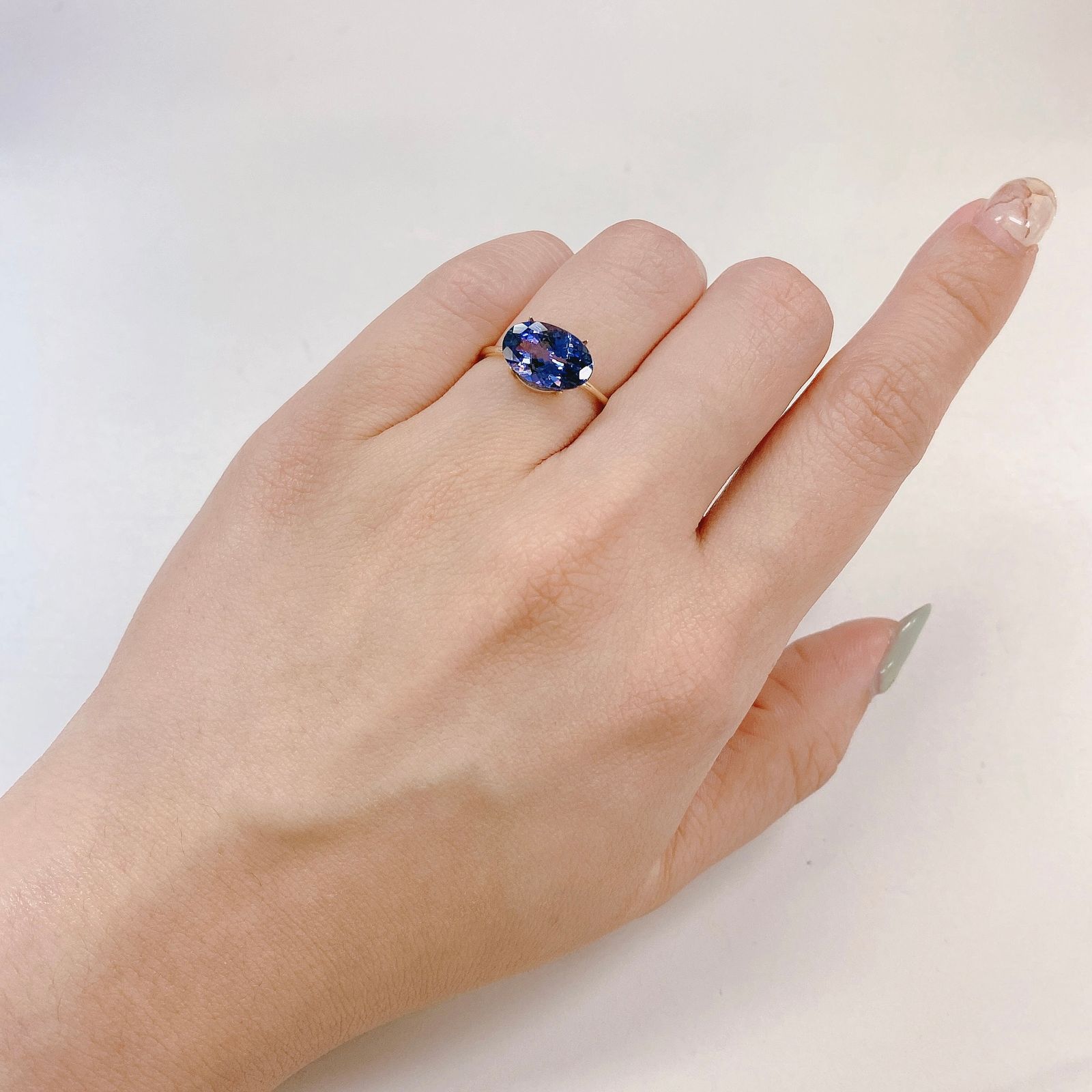 パーティカラータンザナイト(宝石名タンザナイト) タンザニア産 2.424ct ソ付(彩珠)[210410412]11.2×7mm前後