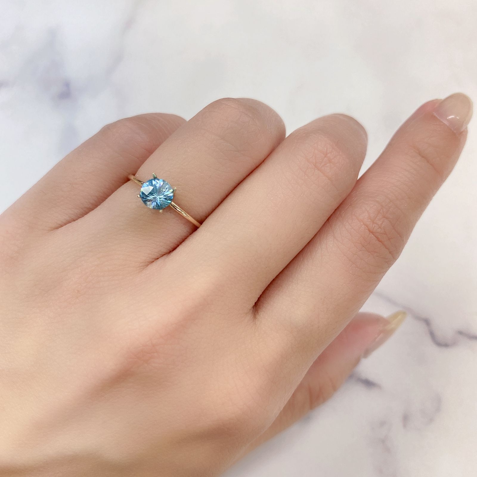 ブルージルコン(宝石名ジルコン) カンボジア産 0.92ct 識別済[211013443]5.8×5.7mm前後