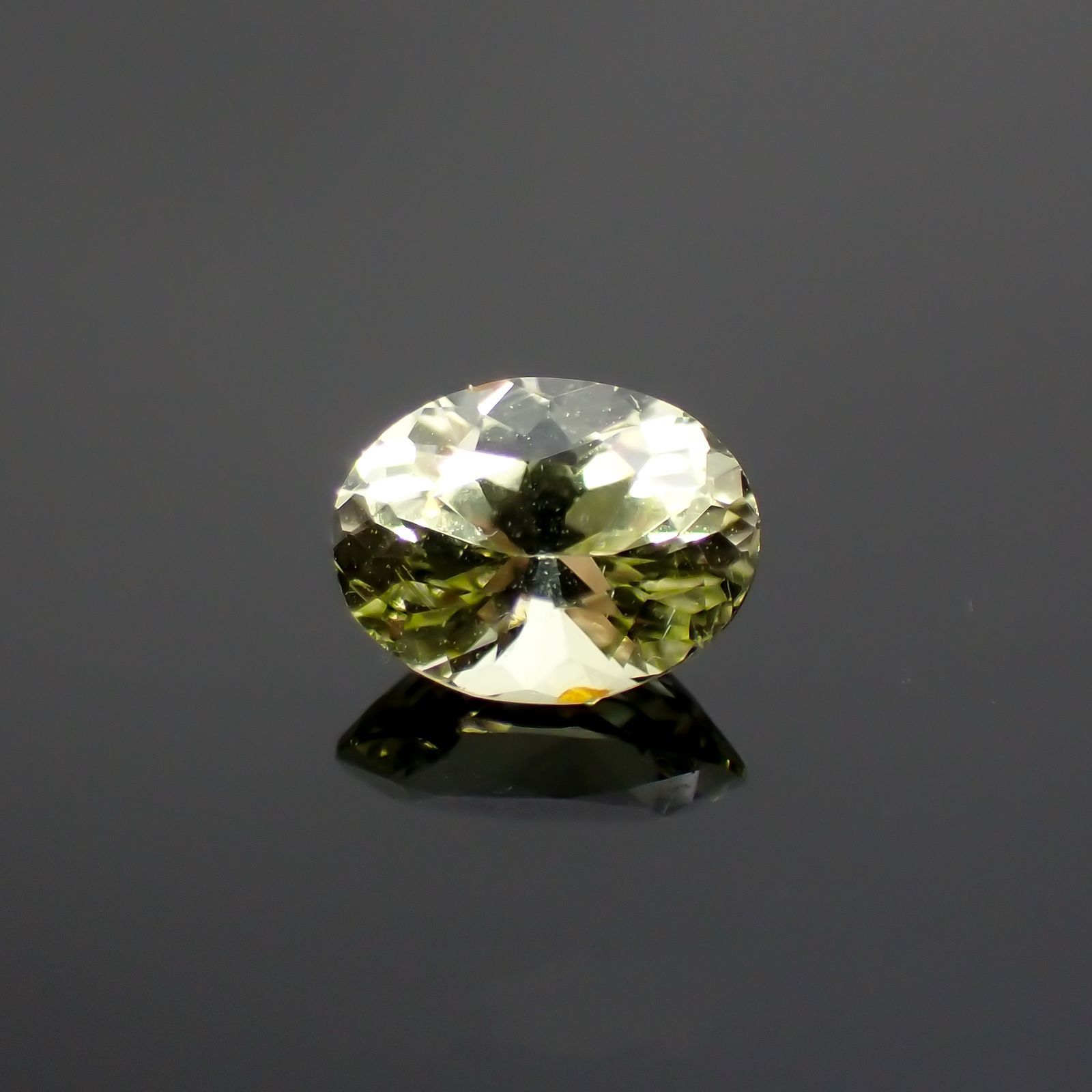 クリソベリル(宝石名クリソベリル)マダガスカル産 0.46ct 識別済[220114494]5.2x4mm前後