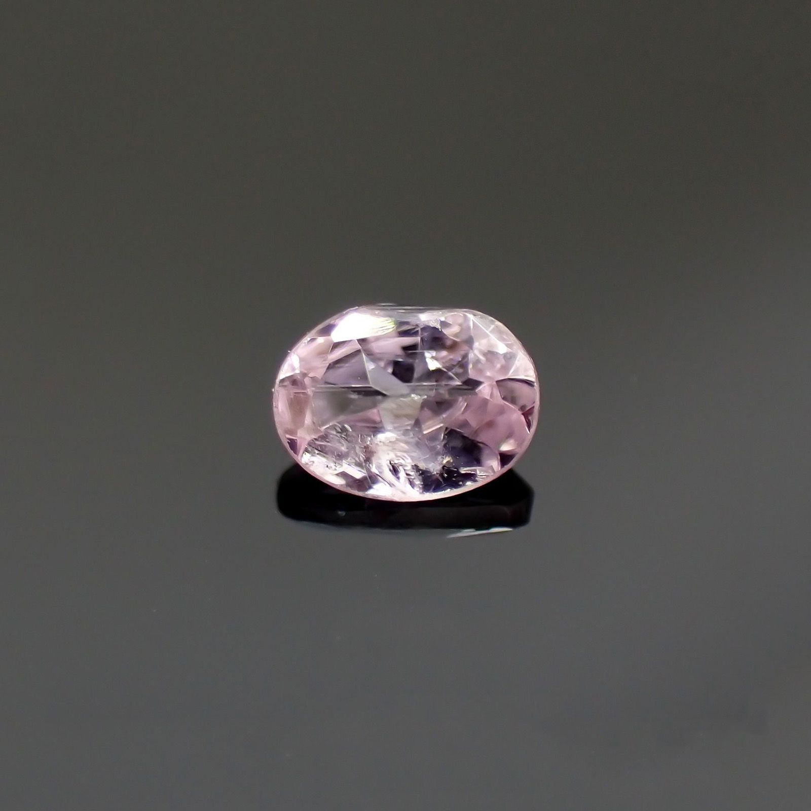 ピンクゾイサイト(宝石名ピンク・ゾイサイト)タンザニア産 識別済 0.17ct / 4x3mm前後 [220115055]